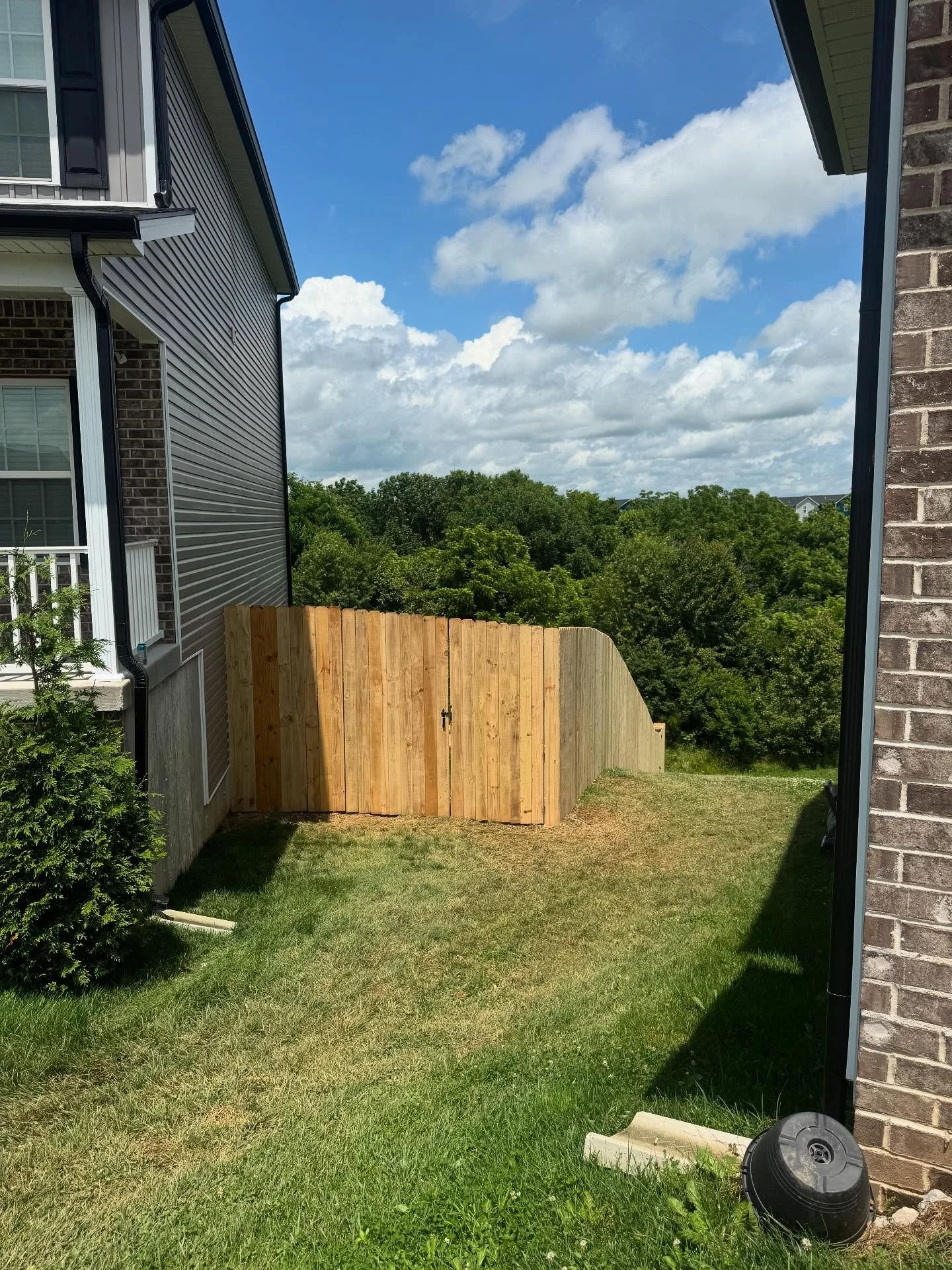 Amazing 8&rsquo; privacy fence done in Richmond. The hill was no joke! Guys worked super hard going up and down. #cjhfencing #fencing #fence #workhard #yellowpine