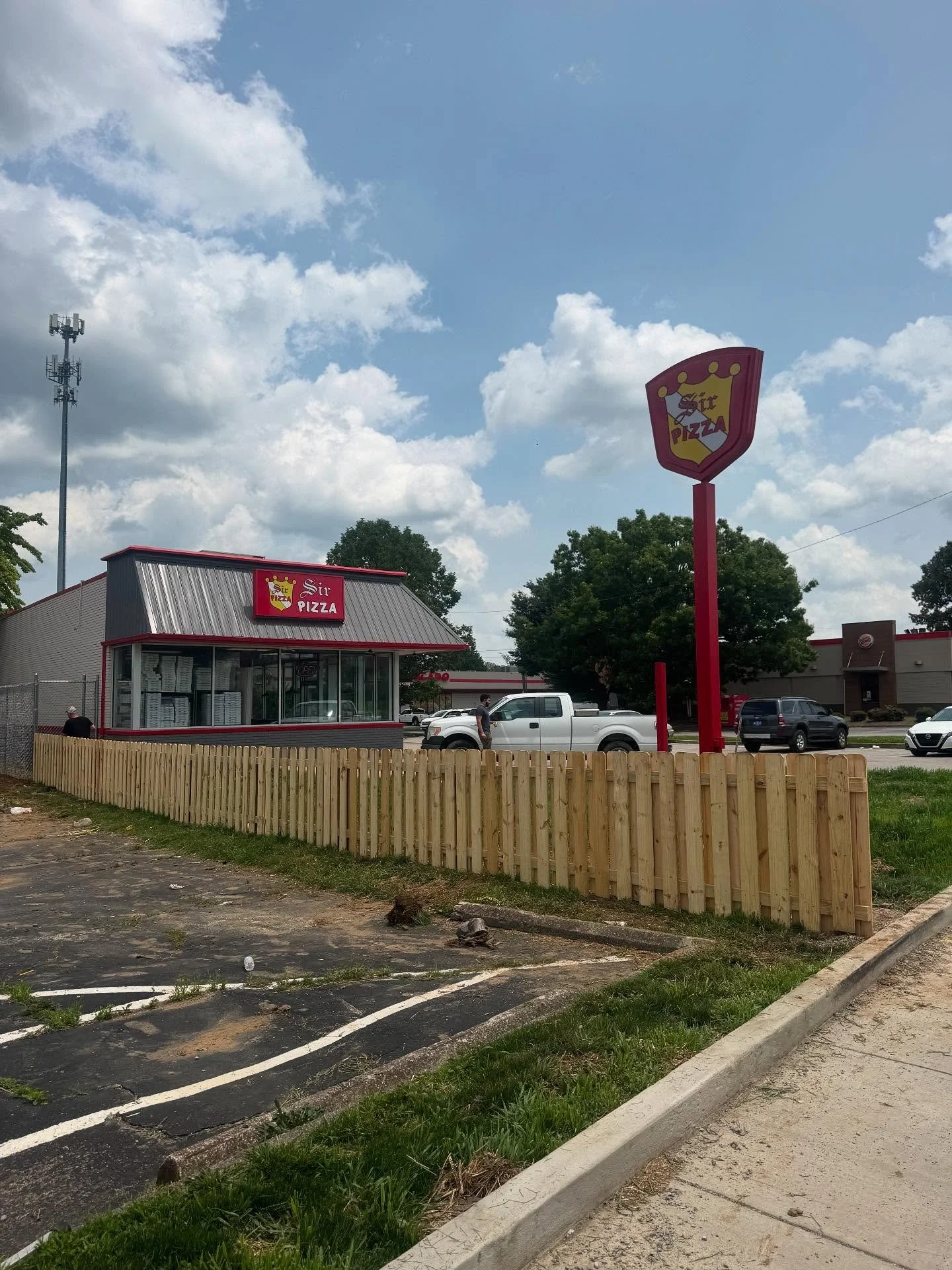 Love taking care of friends and local businesses @sirishky #sirpizza #cjhfencing #fence #woodwork #fencebuilding #chainlink #shadowbox