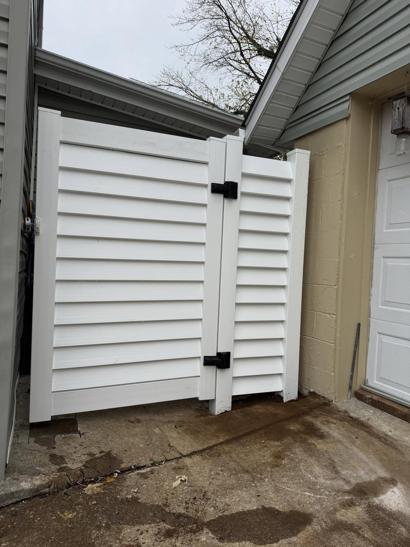 Vertical seaside vinyl that gives you a semi private look done for some repeat clients #seaside #vinyl #Barrett #cjhfencing #fencing #fence