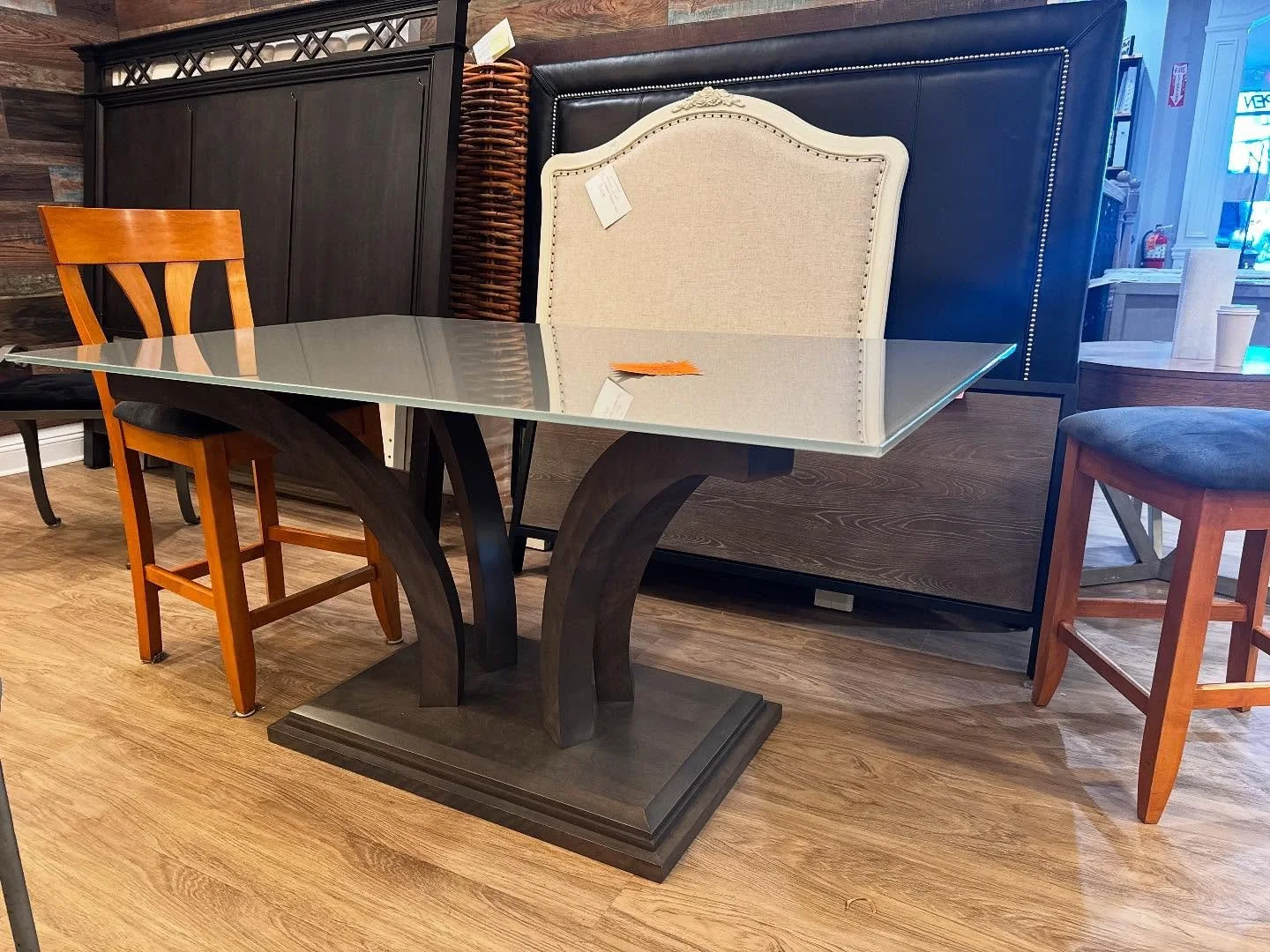 It&rsquo;s all about the tables!🍽️

🚨Berkshire furniture still has so many beautiful dining tables and table sets marked down to clear!

Grab yours before they are gone for good!🛍️

📍60 Springfield Ave, Springfield, NJ 
⏰Fri-Sun 10am-5pm
🗓️SALE 
