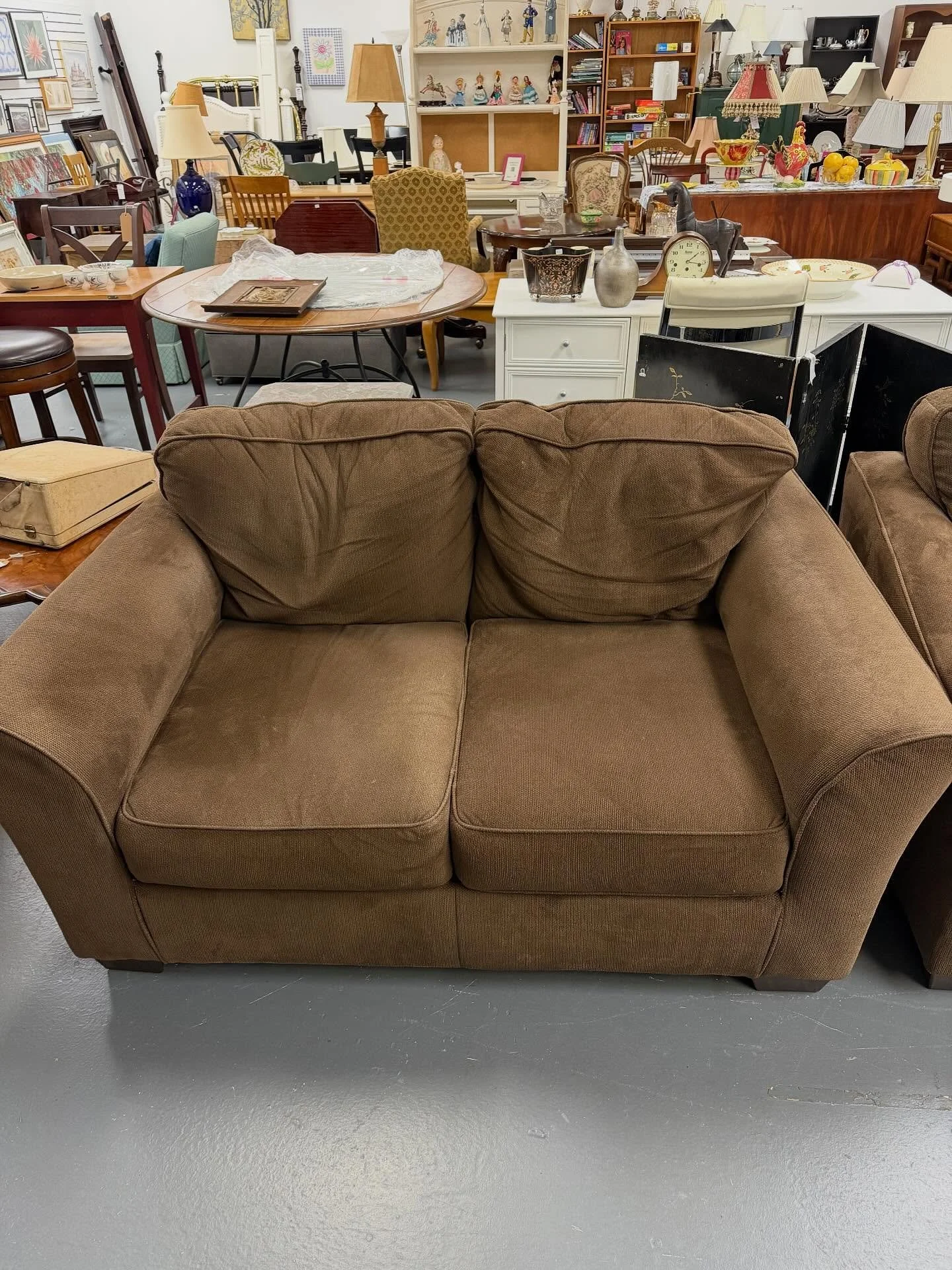 New in to the warehouse this week!🤩

Stop by today to claim these pieces before they are gone‼️

Comment below if you see anything you like👀⬇️

📍244 Sheffield Street, Mountainside, NJ 07092
🕕Tuesday 10a-4p|Thursday 12p-7p|Saturday 10a-4p
📞908-51