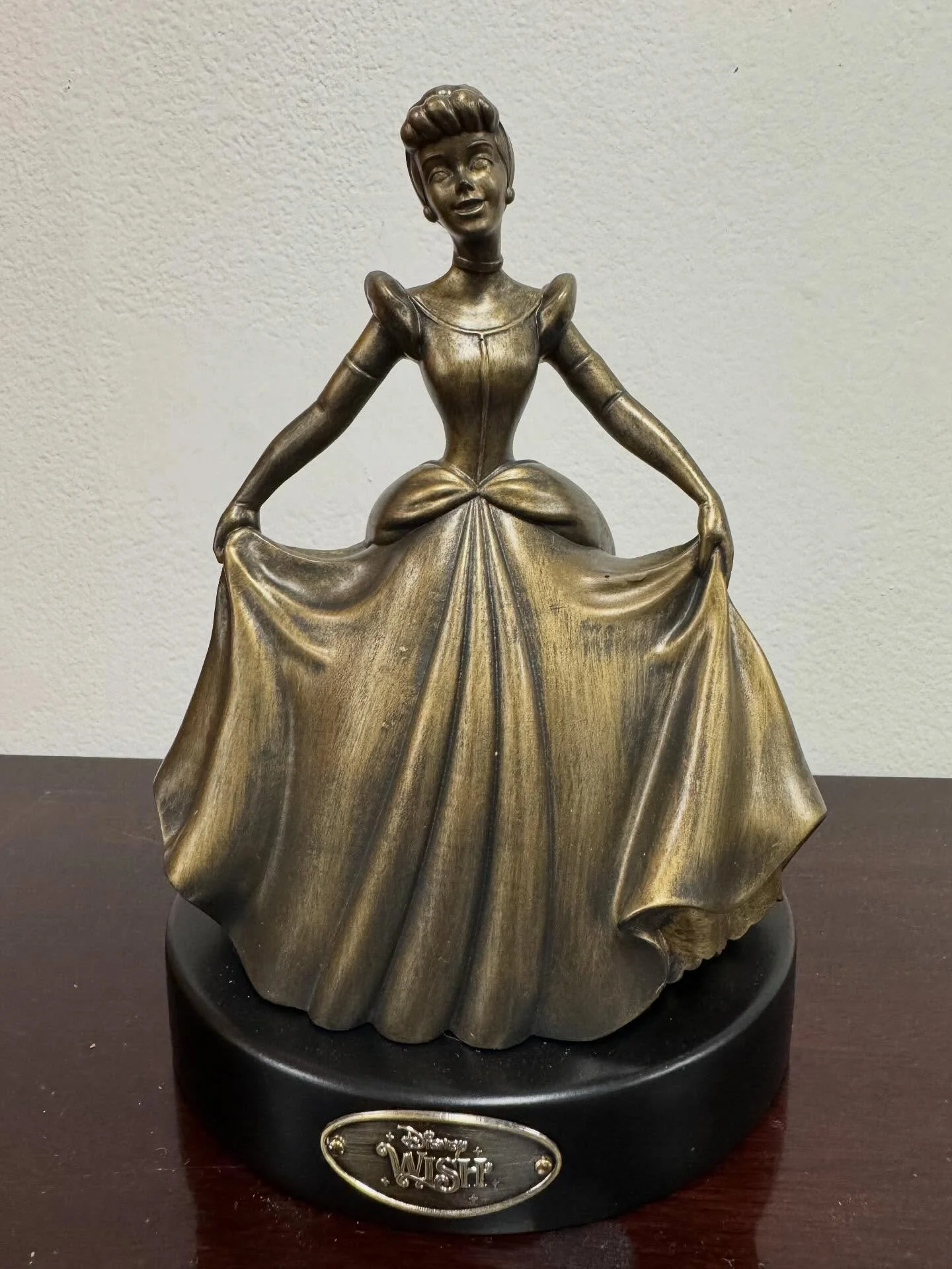 Some new goodies this week at the warehouse😍

Slide 1: Disney figure $75 
Slide 2&amp;3: Wedgwood black ulander set $300 
Slide 4: Italian pewter salt and pepper shakers $20
Slide 5&amp;6: Mitchell Blackhorse Native American etched pottery vase $80
