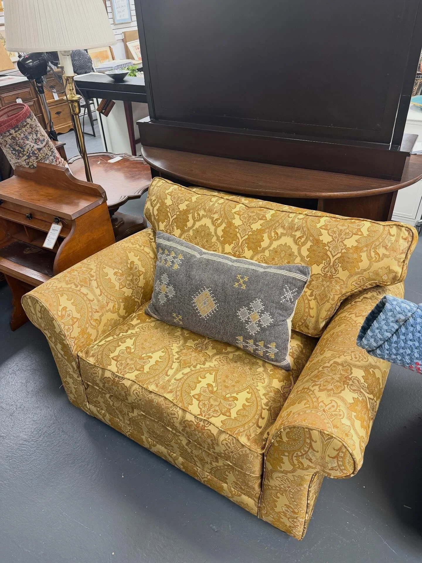 Today&rsquo;s picks at the warehouse!🖼️🪑🪞🛏️

Which pieces stand out to you? Comment below⬇️

📍244 Sheffield Street, Mountainside, NJ 07092
🕕Tuesday 10a-4p|Thursday 12p-7p|Saturday 10a-4p
📞908-514-9657

#movingforwardwarehouse #nonprofit #nonpr
