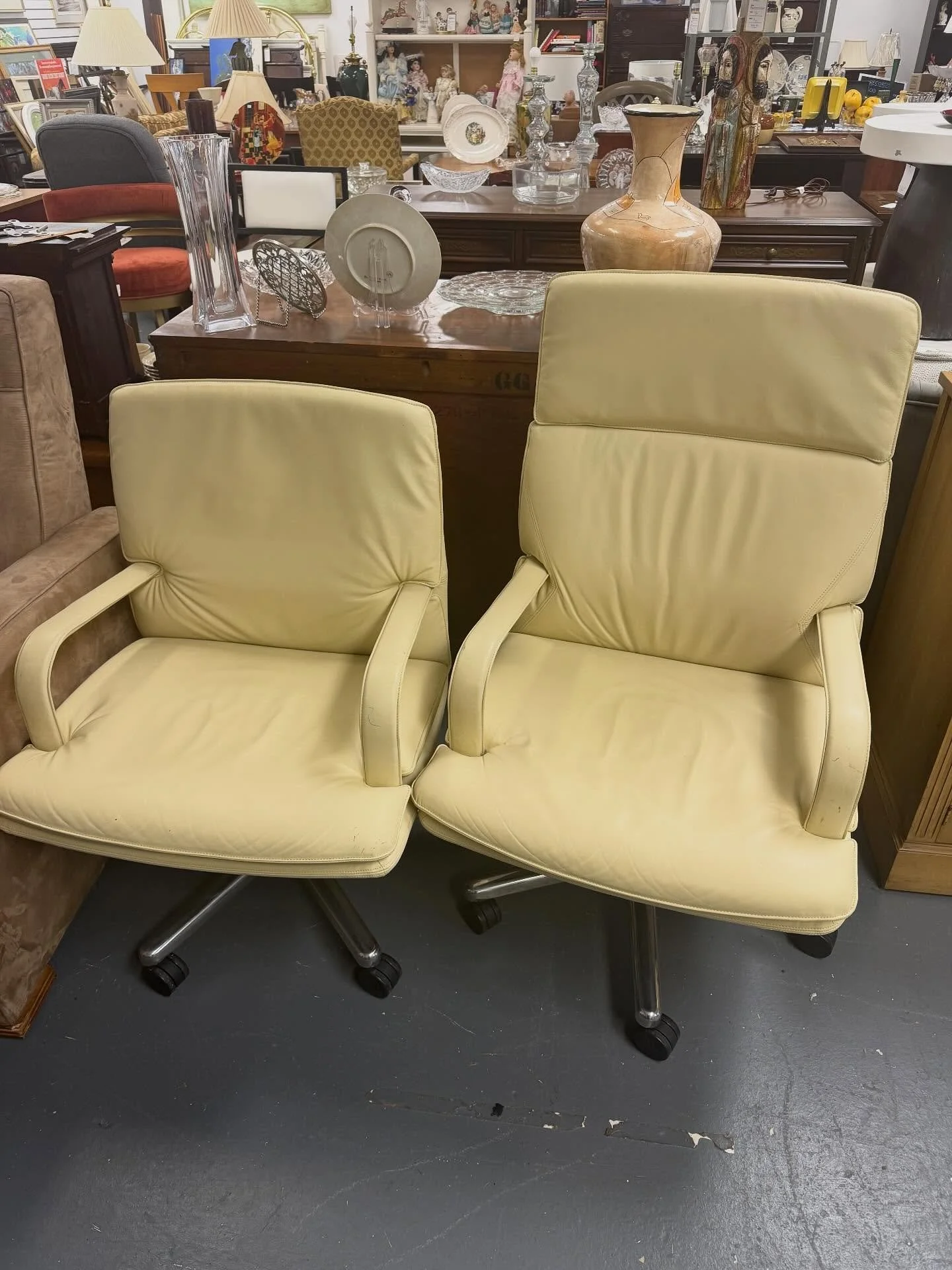 New inventory to the warehouse this week!🪑🖼️🪞

We would love to see you, so make sure to come on down and shop with us!🛍️😊

📍244 Sheffield Street, Mountainside, NJ 07092
🕕Tuesday 10a-4p|Thursday 12p-7p|Saturday 10a-4p
📞908-514-9657

#movingfo