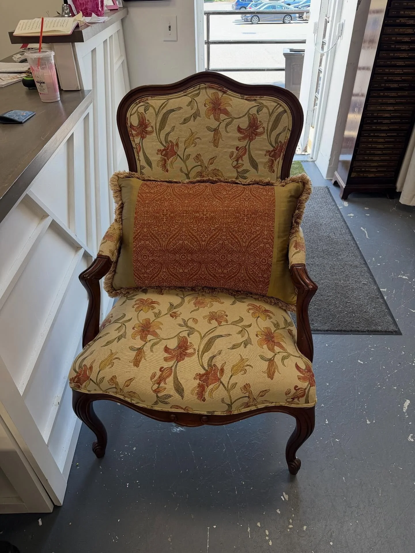 New week, new inventory🤩

Make sure to stop by and shop with us today, or later this week to claim these pieces and discover many more gems here at the warehouse🖼️🪑🛏️🛋️🪞

📍244 Sheffield Street, Mountainside, NJ 07092
🕕Tuesday 10a-4p|Thursday 