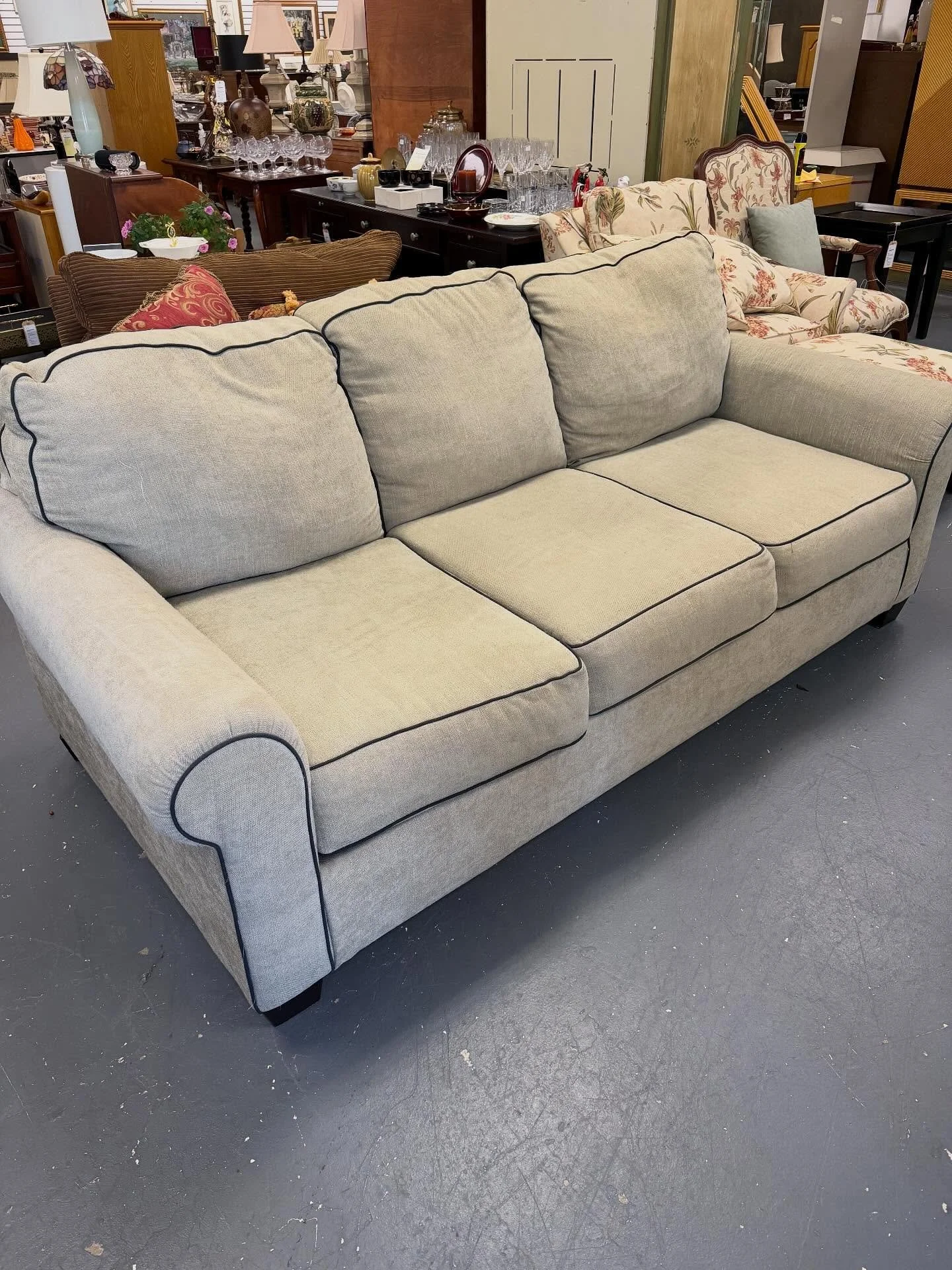 Some cool new pieces that just hit the floor this past week!🖼️🪞🛏️🛋️🪑

Which one is your fav!? Comment below⬇️

📍244 Sheffield Street, Mountainside, NJ 07092
🕕Tuesday 10a-4p|Thursday 12p-7p|Saturday 10a-4p
📞908-514-9657

#movingforwardwarehous