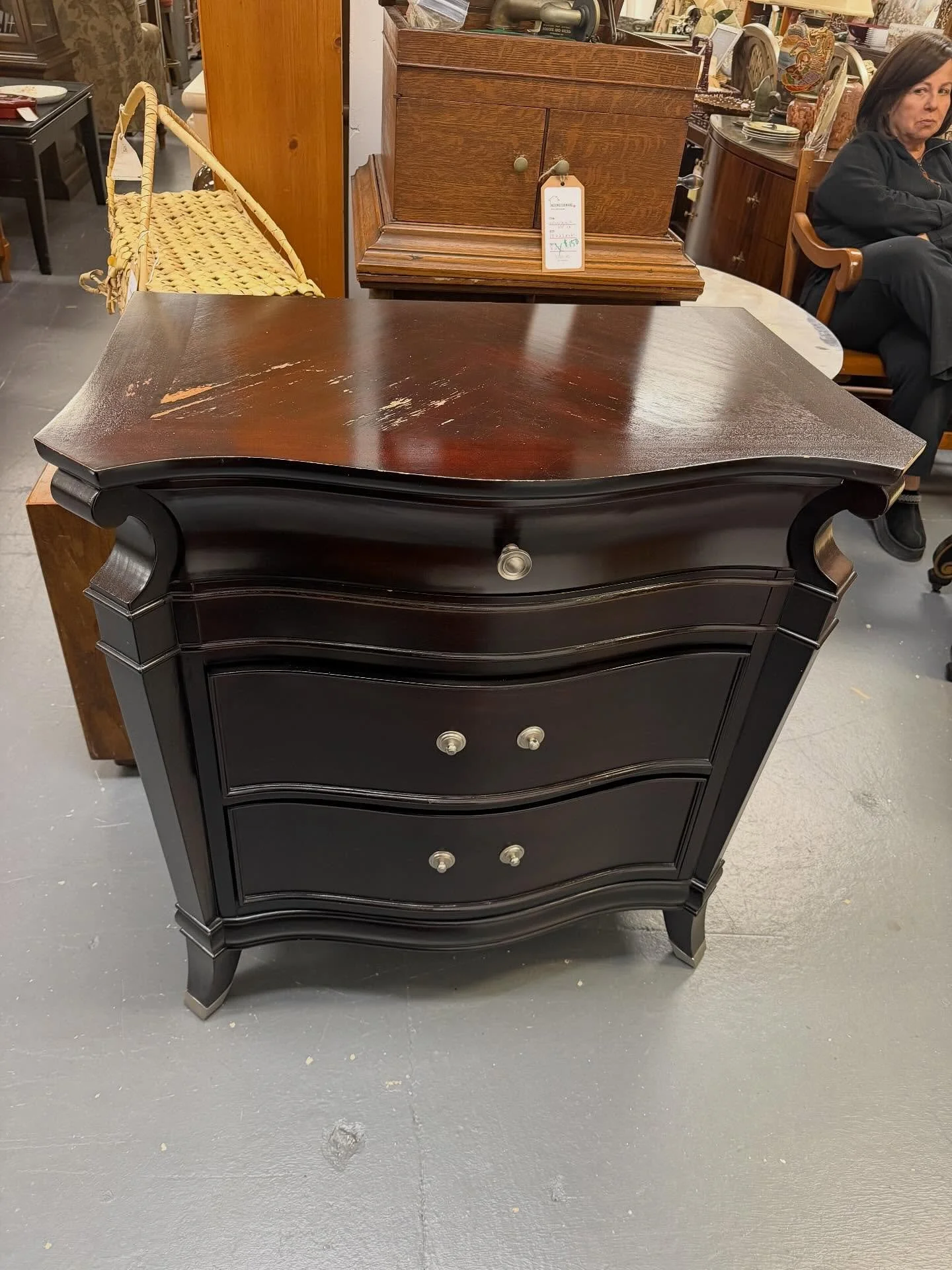 More beautiful furniture and decor into the warehouse!!!🖼️🪑🛋️🪞✨

Which one is your favorite!?! Comment below⬇️

Dm us with any questions💬

📍244 Sheffield Street, Mountainside, NJ 07092
🕕Tuesday 10a-4p|Thursday 12p-7p|Saturday 10a-4p
📞908-514-