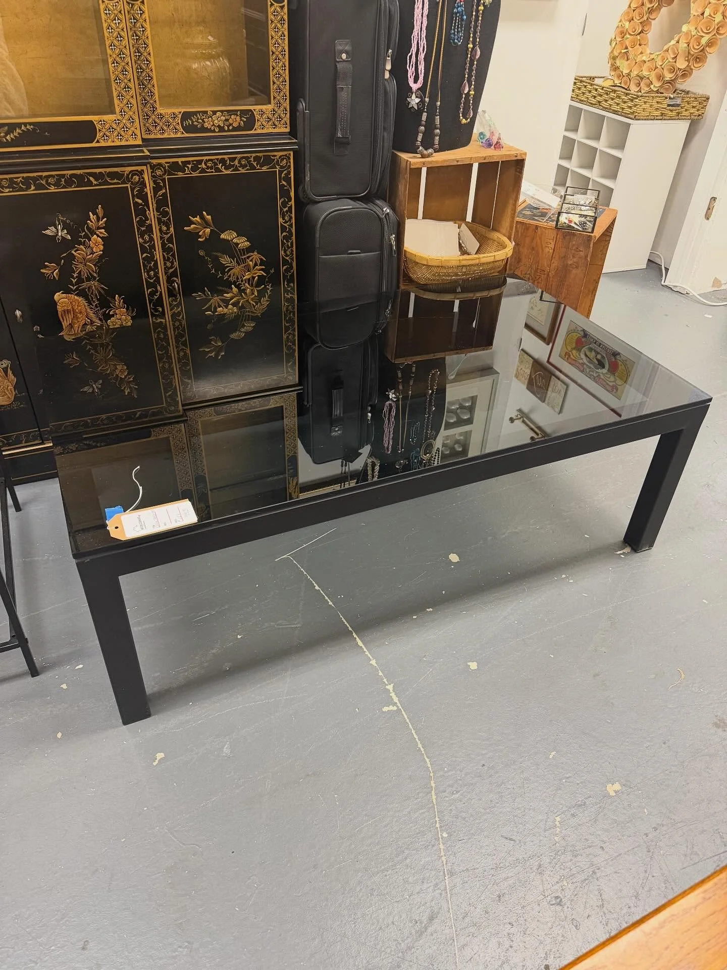 Lots of new drop offs at the warehouse today🤩🪞🛋️🖼️🪑

There are TONS of more new treasures, so make sure to stop by today or this week to explore new pieces and great finds😊🛍️

📍244 Sheffield Street, Mountainside, NJ 07092
🕕Tuesday 10a-4p|Thu