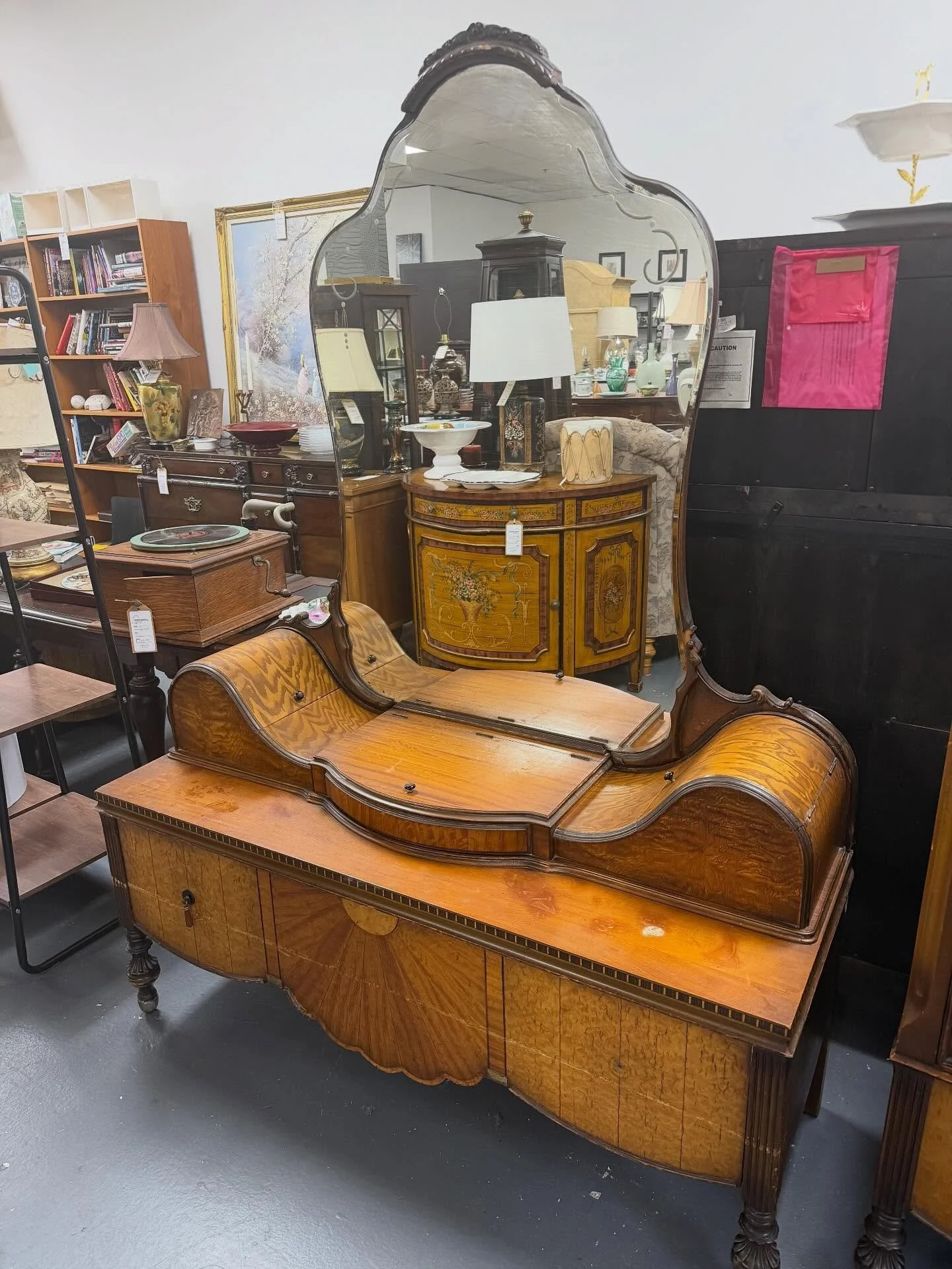 Another week, more new inventory🤩🪑🪞🛋️🖼️

Come shop with us on this beautiful day and discover more amazing treasures we have here at the warehouse!☀️

📍244 Sheffield Street, Mountainside, NJ 07092
🕕Tuesday 10a-4p|Thursday 12p-7p|Saturday 10a-4