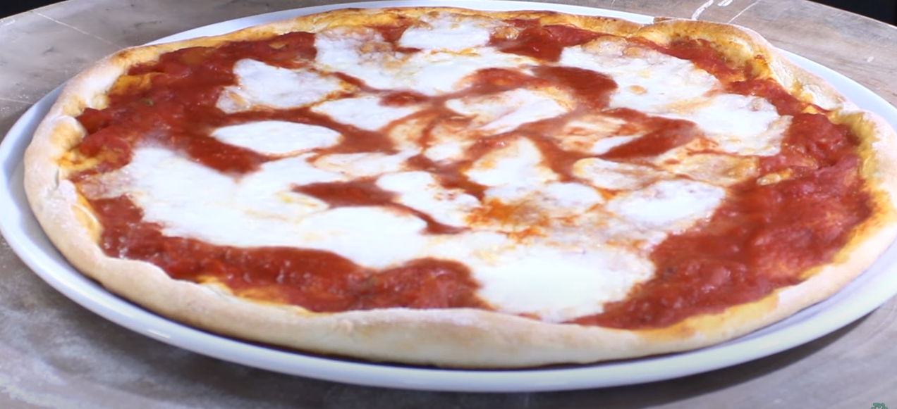 PIZZA SOTTILE COME IN PIZZERIA