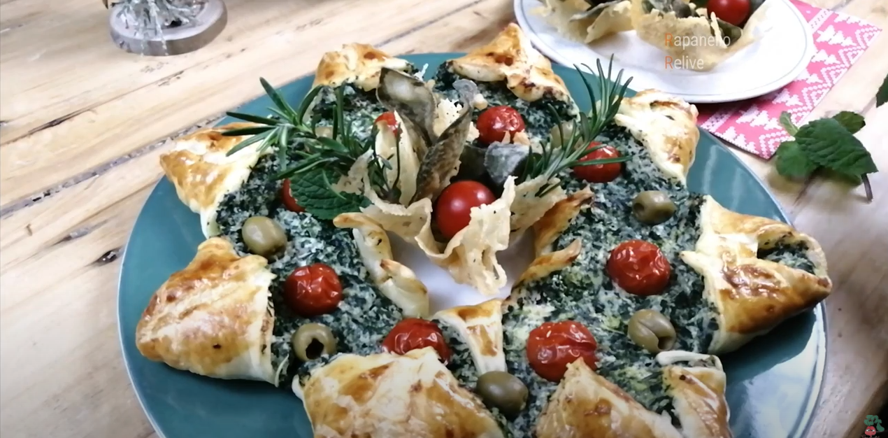 GHIRLANDA NATALIZIA DI PASTA SFOGLIA