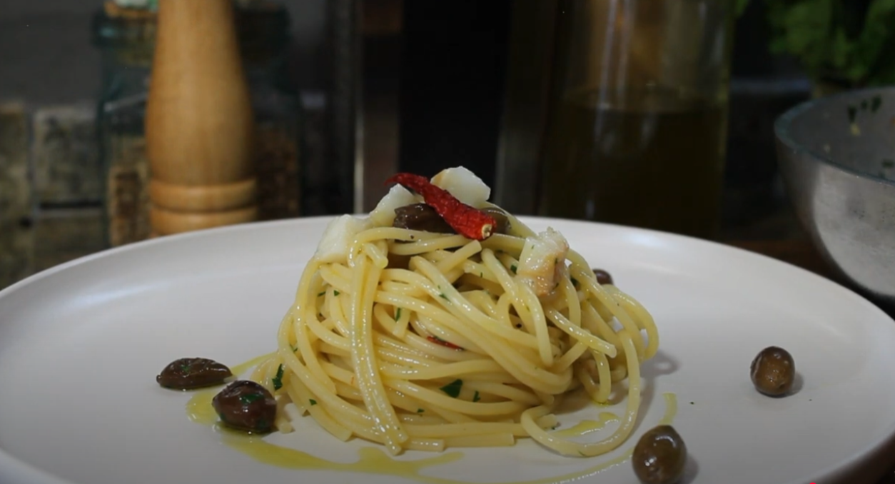 SPAGHETTI BACCALà E OLIVE IN BIANCO
