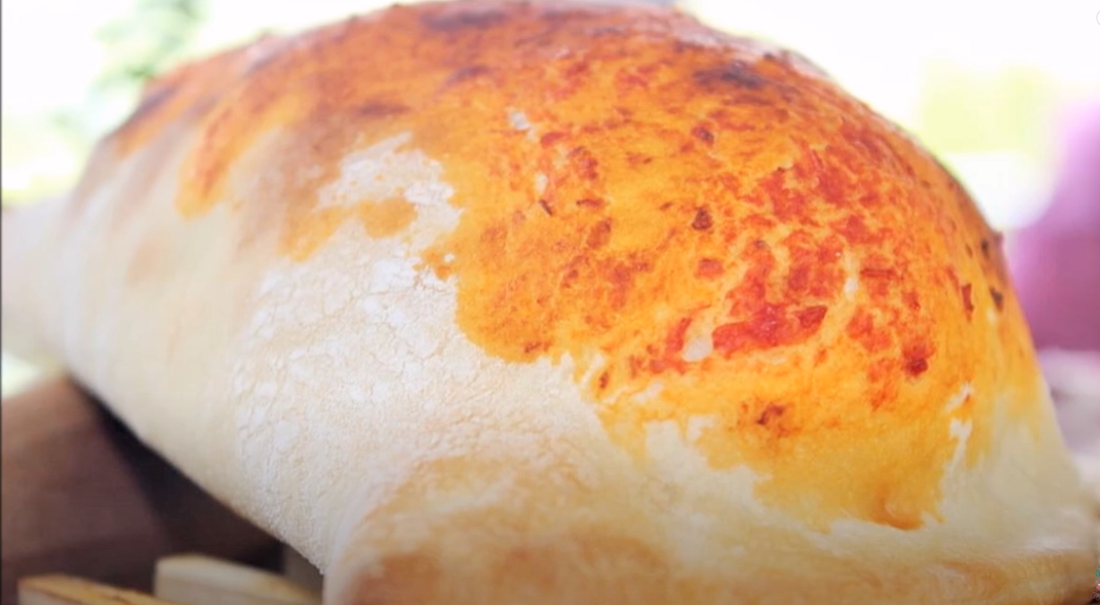 CALZONE AL FORNO CALZONE RIPIENO