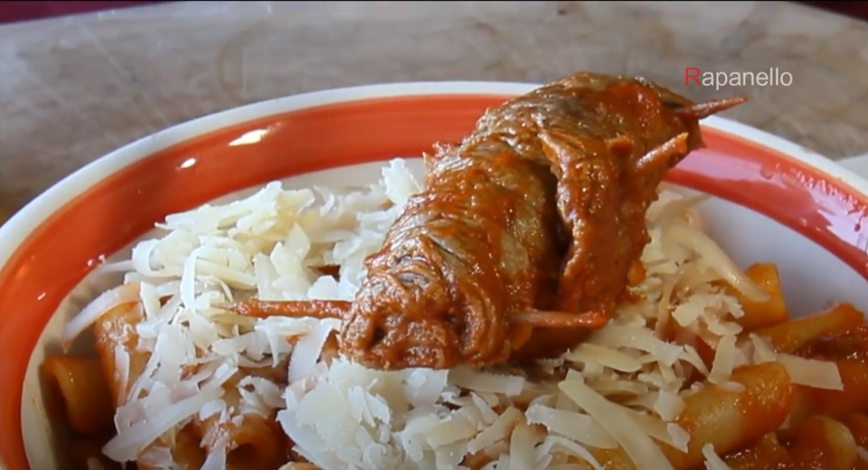 ZITI AL SUGO E BRACIOLE