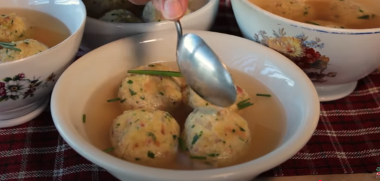 Canederli in Brodo della tradizione Knodel