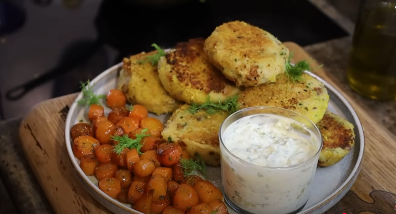 BURGER DI LENTICCHIE E PATATE con la salsa