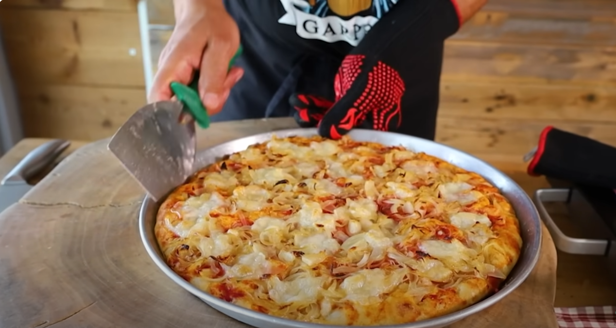 PIZZA ALLE CIPOLLE DELLA DOMENICA