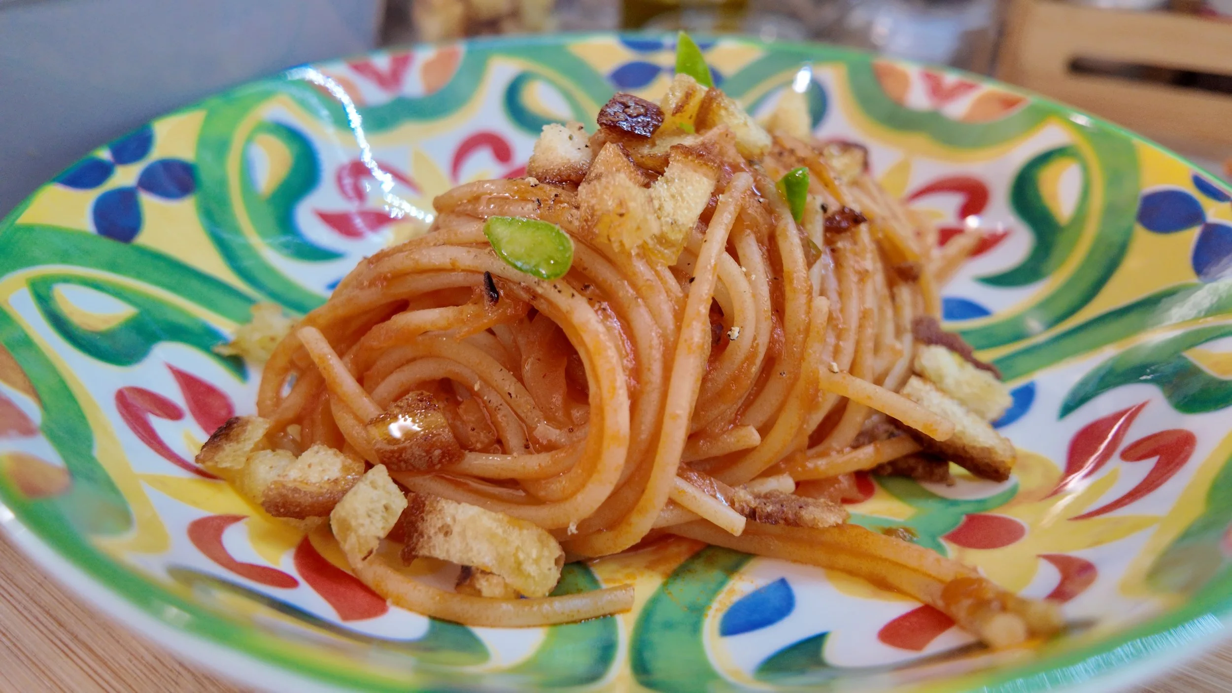 SPAGHETTI con CIPOLLE E ACCIUGHE