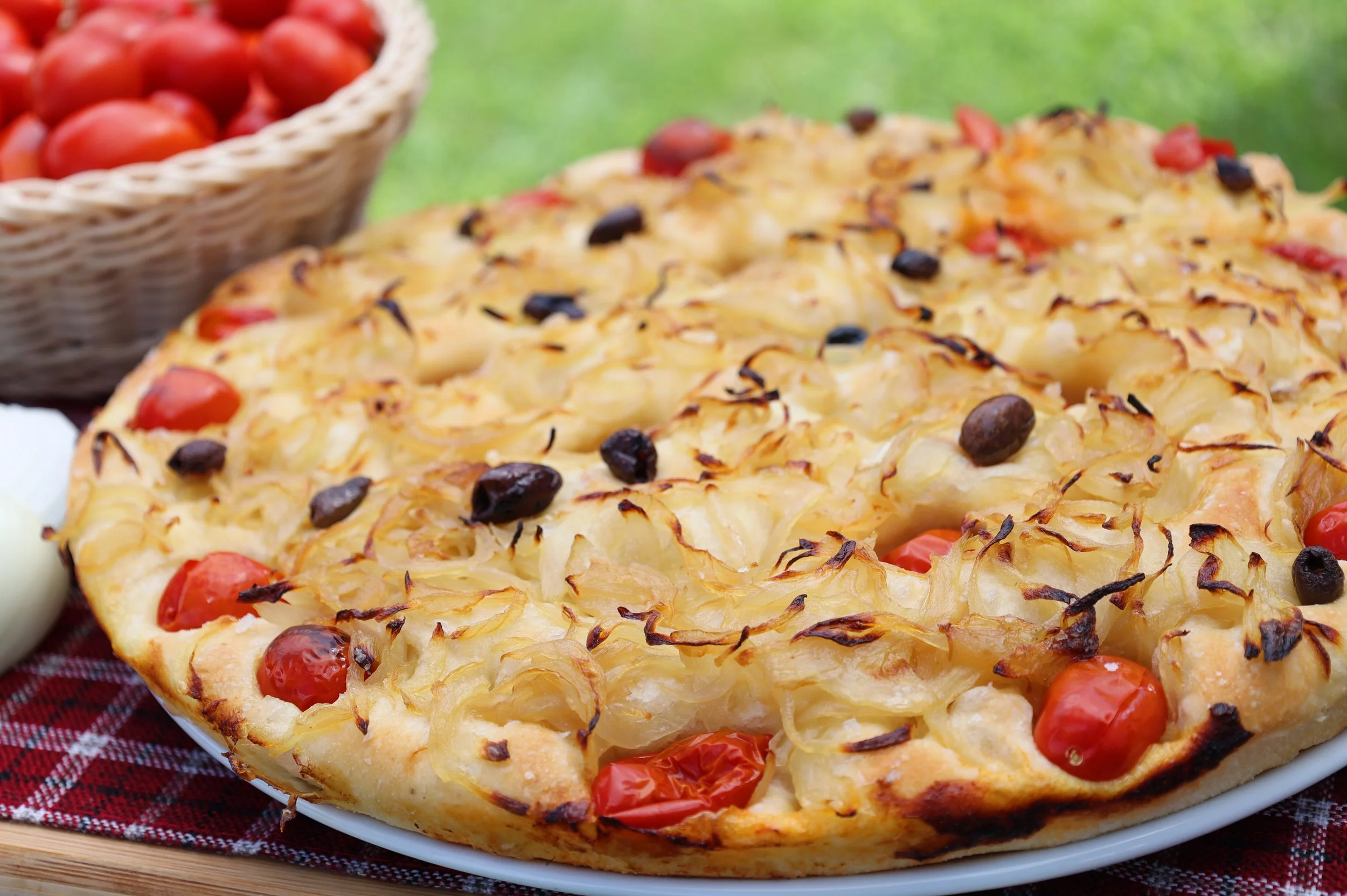 FOCACCIA ALTA POMODORI E CIPOLLA