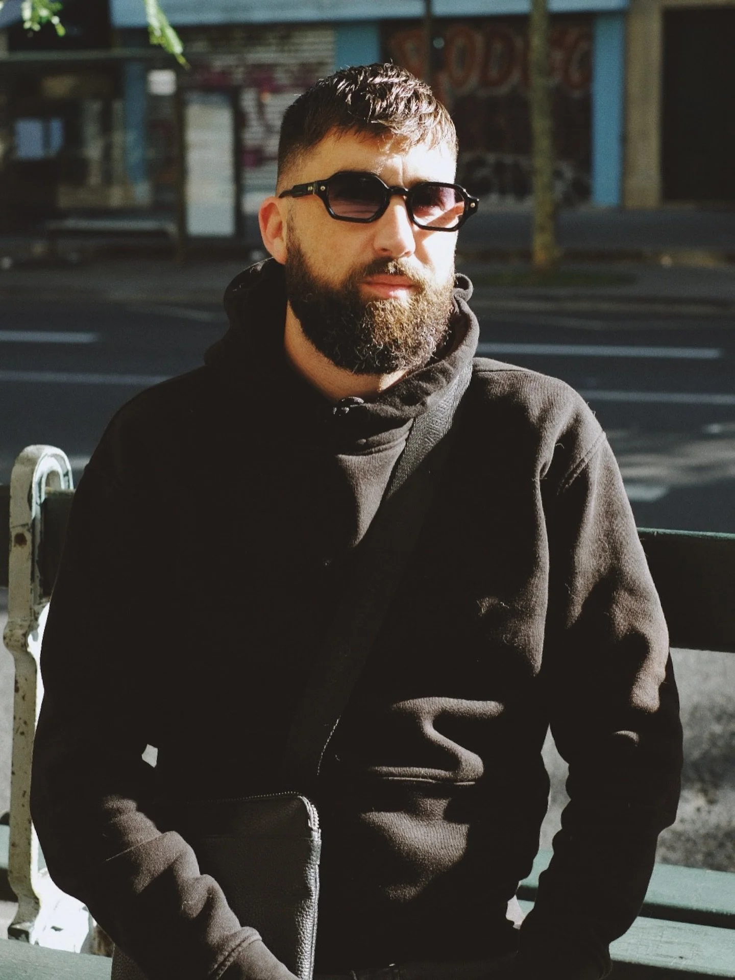 Throwback to last month: Daan in Paris, wearing @johndalia π
Cool thing is that John Dalia is a Parisian brand, where every piece is handmade with that quiet kind of precision that never tries too hard, but always stands out.
#eyeconicoptiek #opti