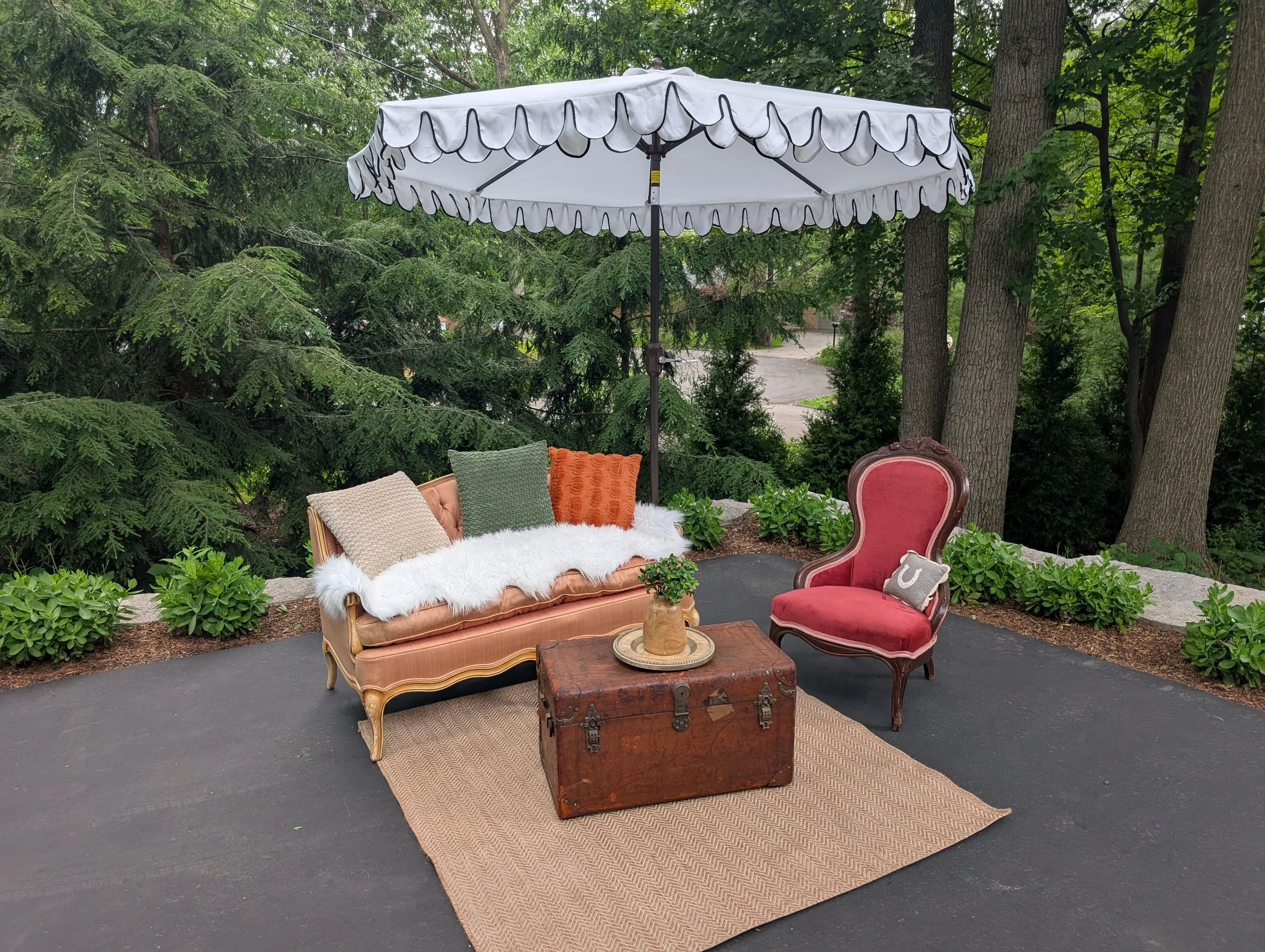 A Weeknight Party, A New Event Planner, and a Lounge Full of Friends.