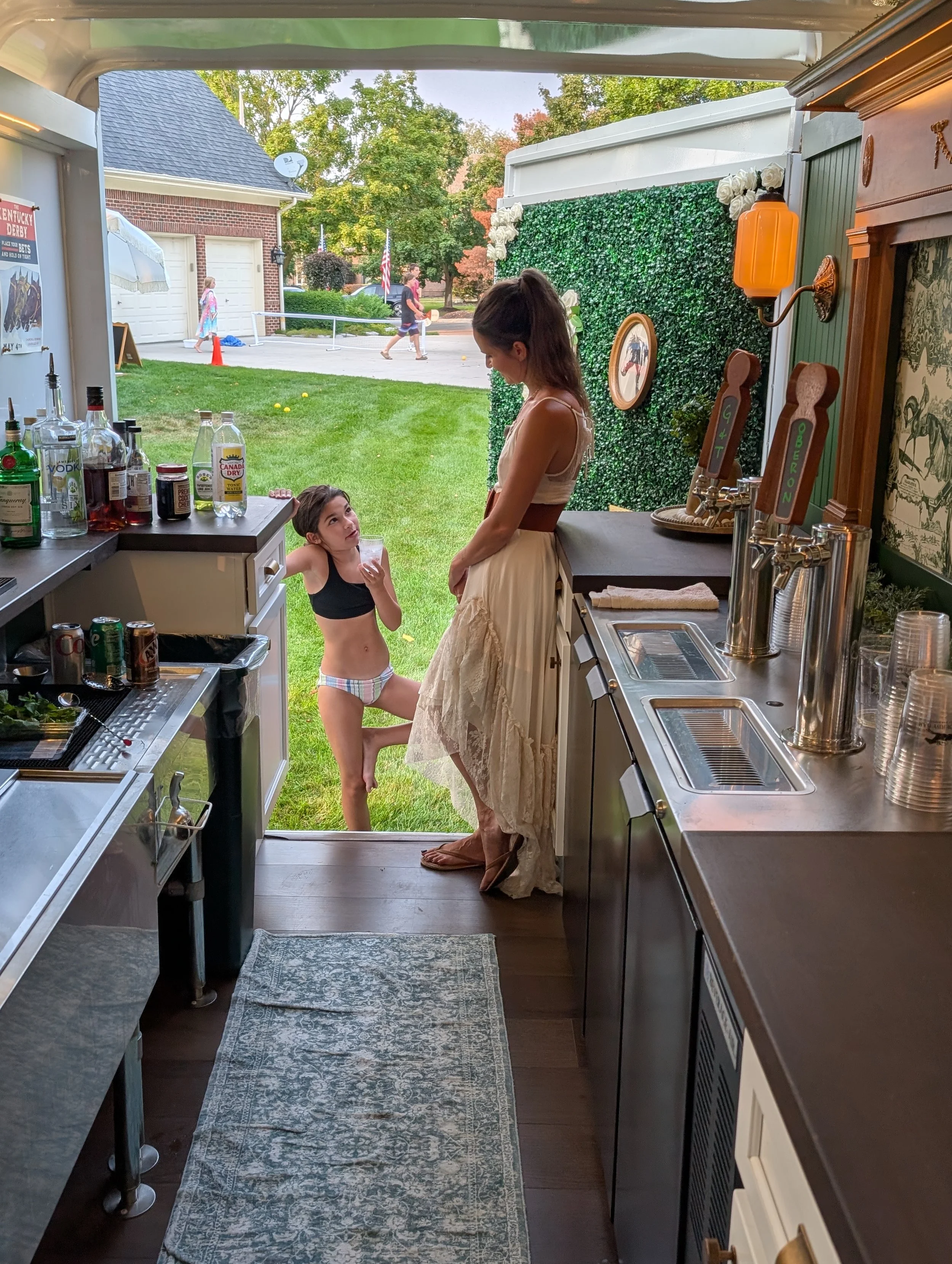 A Night at Oakhurst Country Club: Luna Belle Joins a Clarkston Neighborhood Block Party