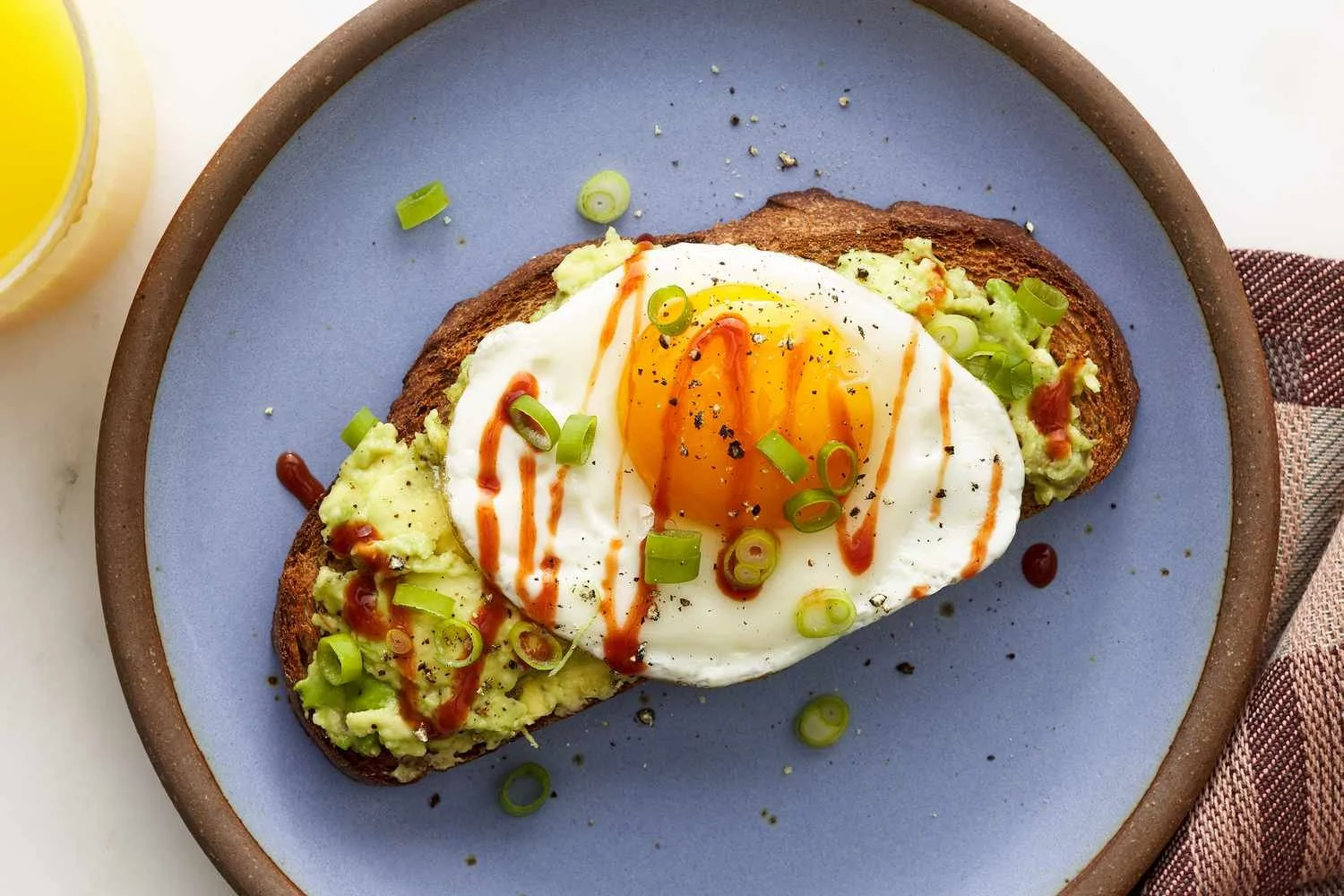 avocado toast with egg (approx. 320 cal)