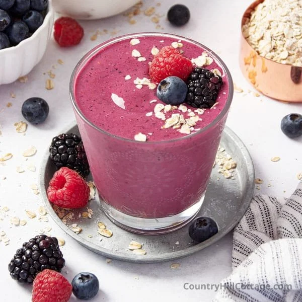 Berry Oat Smoothie (approx. 280 cal)