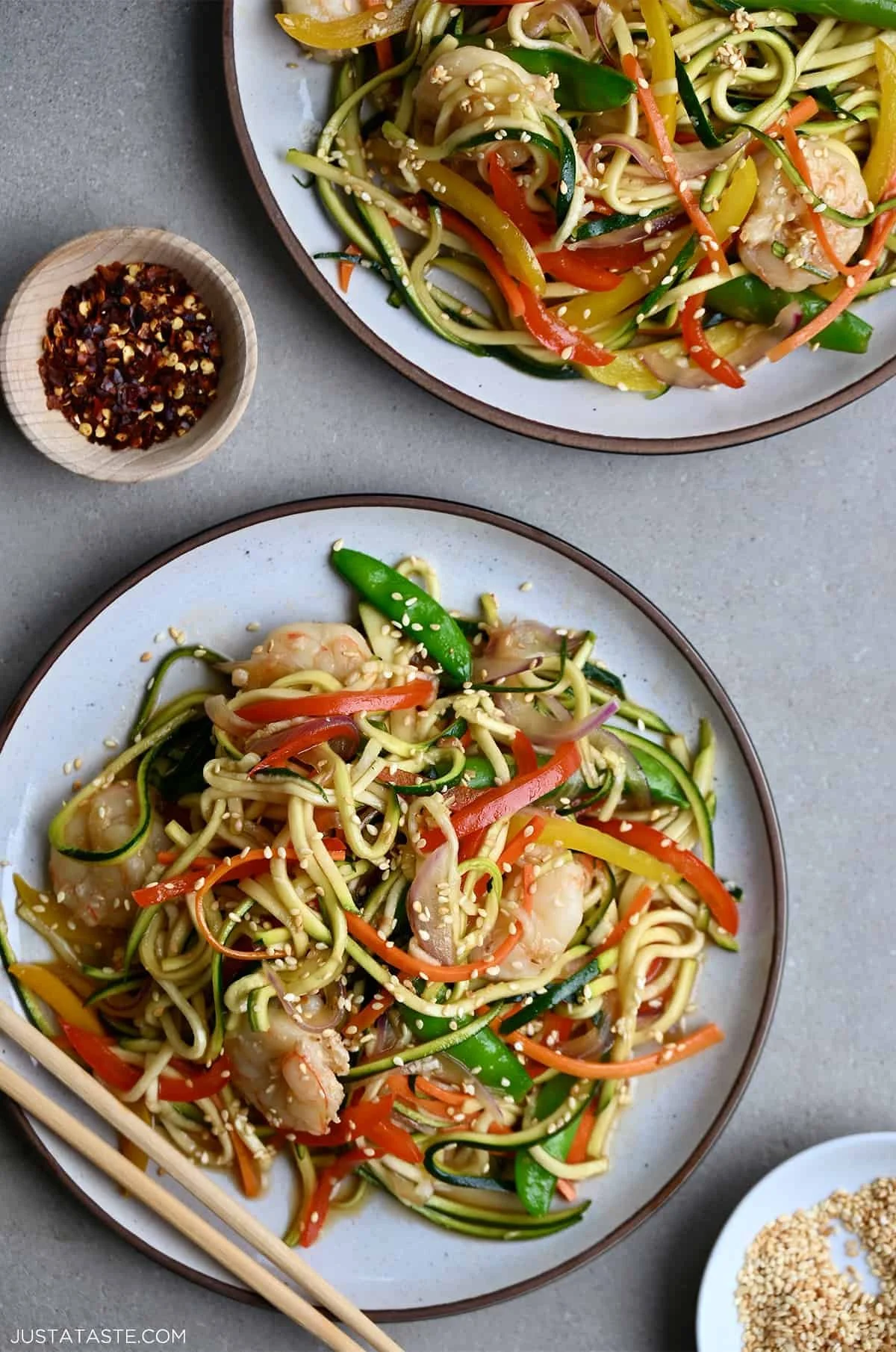 zucchini noodle stir-fry (approx. 280 cal)