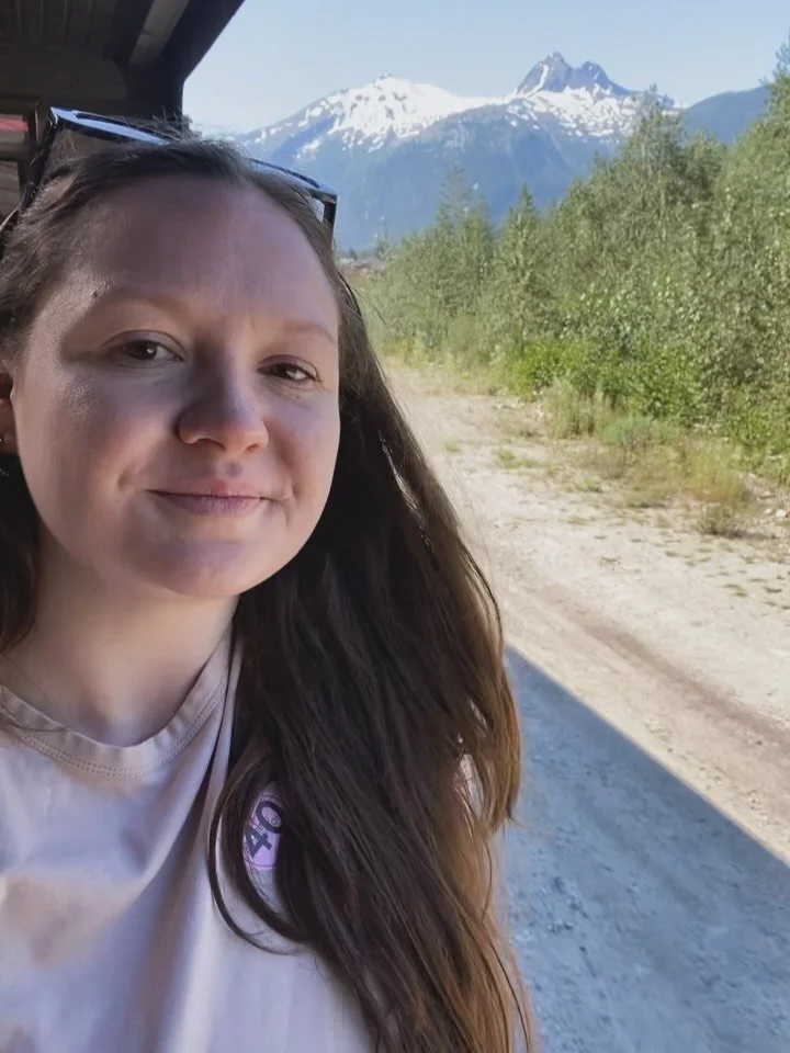 Hello learners &amp; luxury lovers! 🧠💰🫶🏻 I hope you&rsquo;ve had a restorative summer, whether you spent it restfully or actively. We found a way to do both in Skagway, Alaska on the @whitepassrailroad 🚂🏔️ Plenty of fresh air and incredible vie