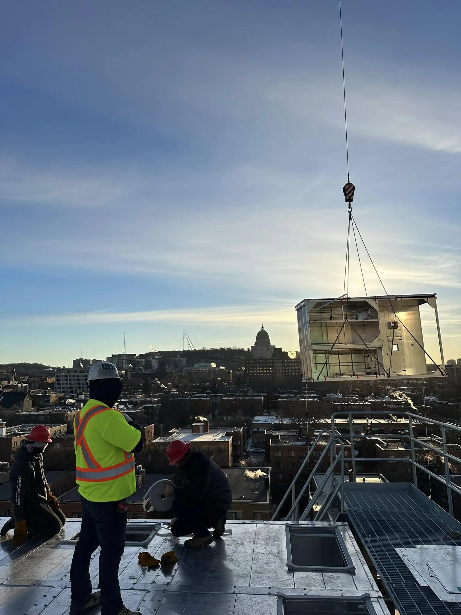 L'équipe de Ventilation MFC sur le chantier de l'École de technologie supérieure.