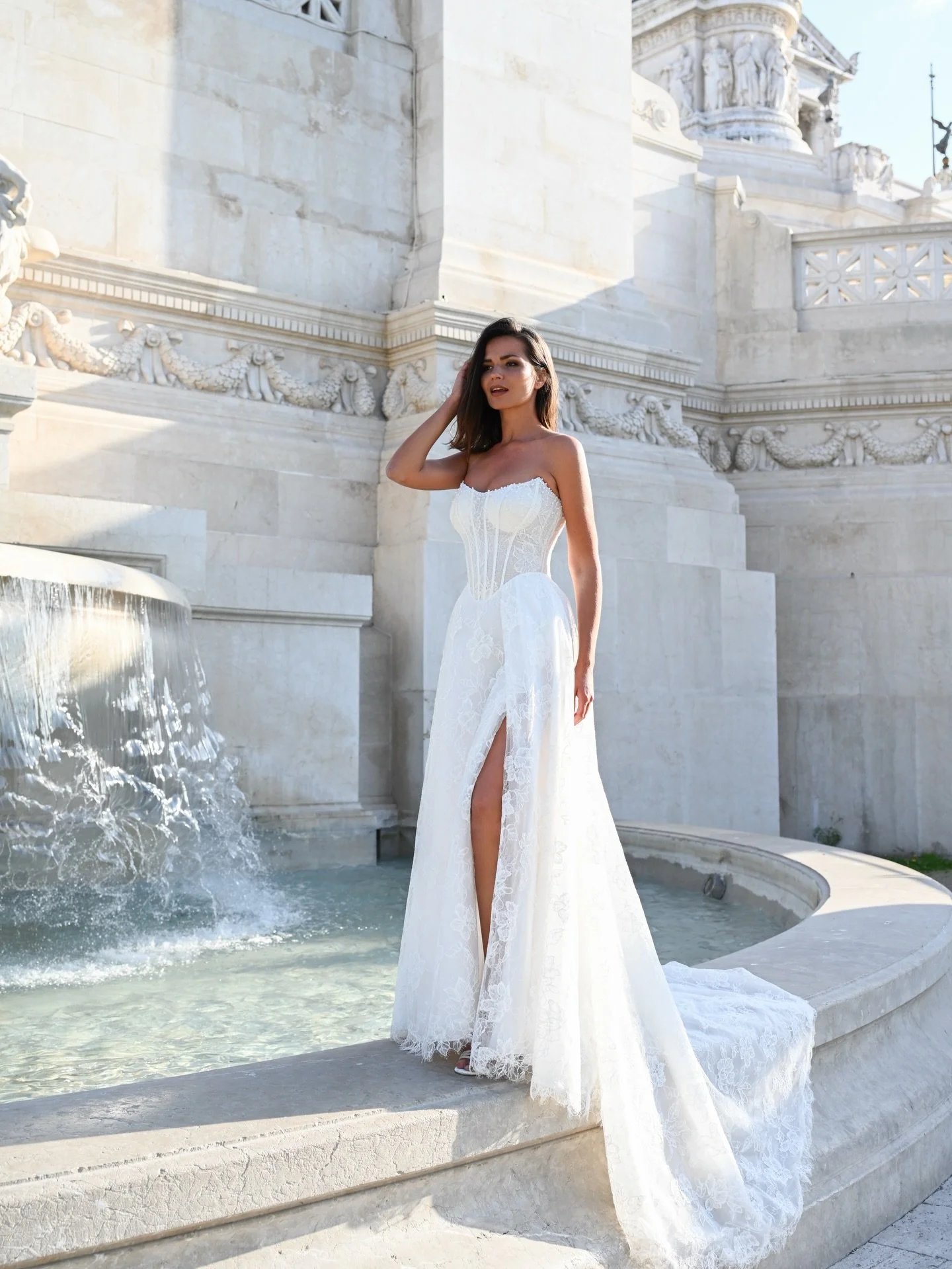 Aurelia 💎

If you&rsquo;re looking for lace look no further! With pearl embellishments and a structured bodice she&rsquo;s romantic and bold at the same time 👌🏻 

You can line the bodice on her too if preferred! 

@dandolondon 

#dandolondon #lace