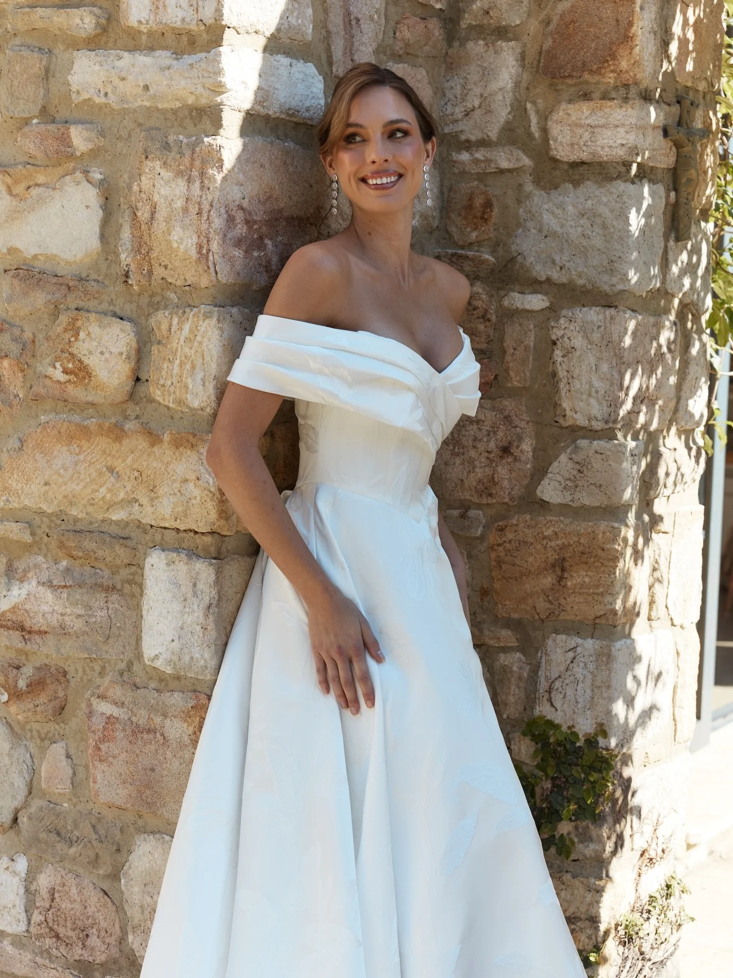 Can&rsquo;t believe I&rsquo;ve not shared ✨Anthea✨ on here yet!! 

Off the shoulder with a wrap split, and that extra special embossed pattern we love&hellip;Anthea is a romantic dress of dreams! 

Is she the one for you? 🌸

#weddingdressinspo #tani