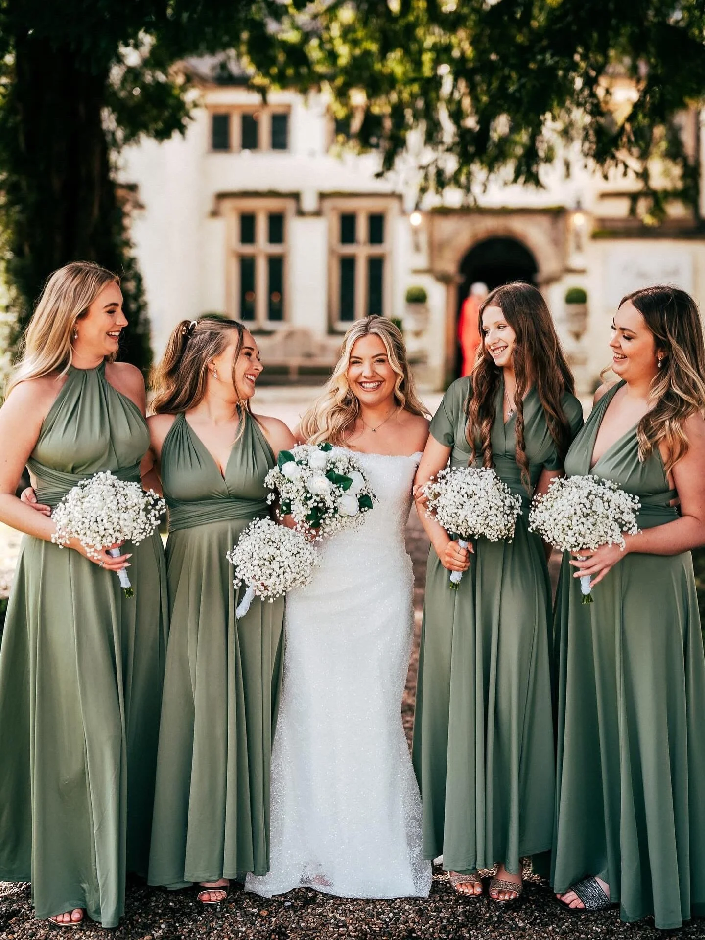 Our beautiful bride Chloe 💖&hearts;️ congratulations newlyweds!! What a stunning way to celebrate your marriage 👰🏼&zwj;♀️💍

Photographer - @nickenglishphotography 🙌🏼
Dress - @dandolondon at @sixpennybridal 
Venue - @mittonhall 
Make up - @beaut