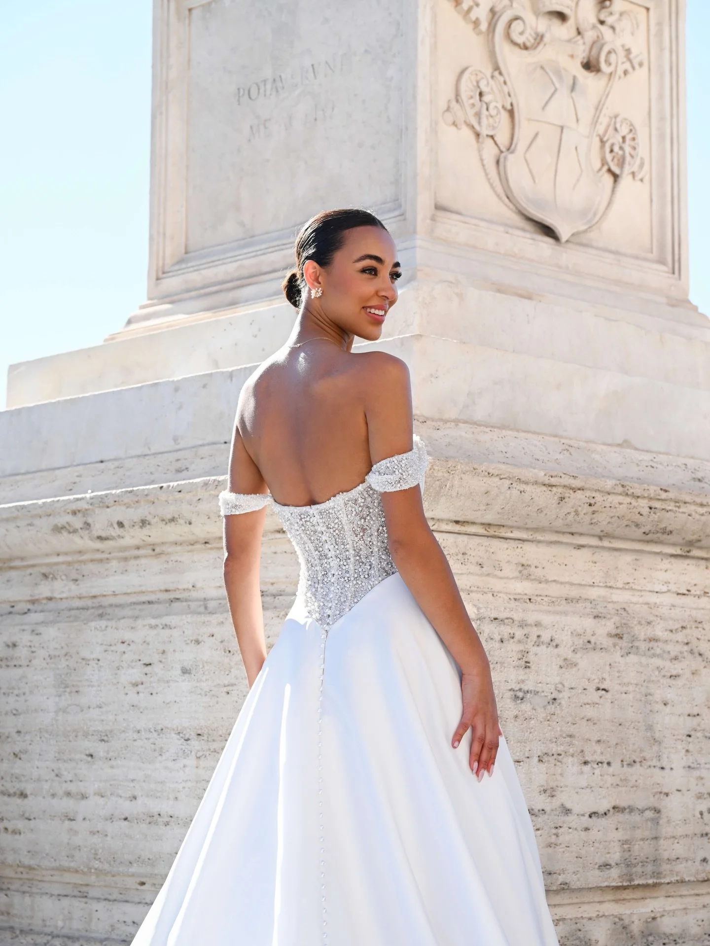 Discover Fior Di Latte ✨

From the latest @dandolondon collection this dress is a gorgeous statement for the modern bride, giving you that wow moment front and back!

#dandolondon #pearlweddingdress #alineweddingdress #ballgownweddingdress #bridetobe