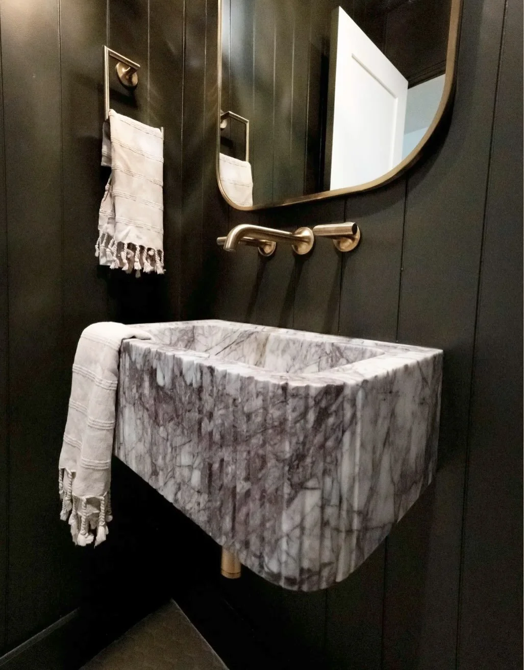Let&rsquo;s hear it for the sink that arrived late&hellip;.and in the wrong color &amp; now this is the new replacement! Day in the life friends🥳 

But really, how amazing is the Powder Bath?

Interior Design @thirteenoak 
Photography @christinafran