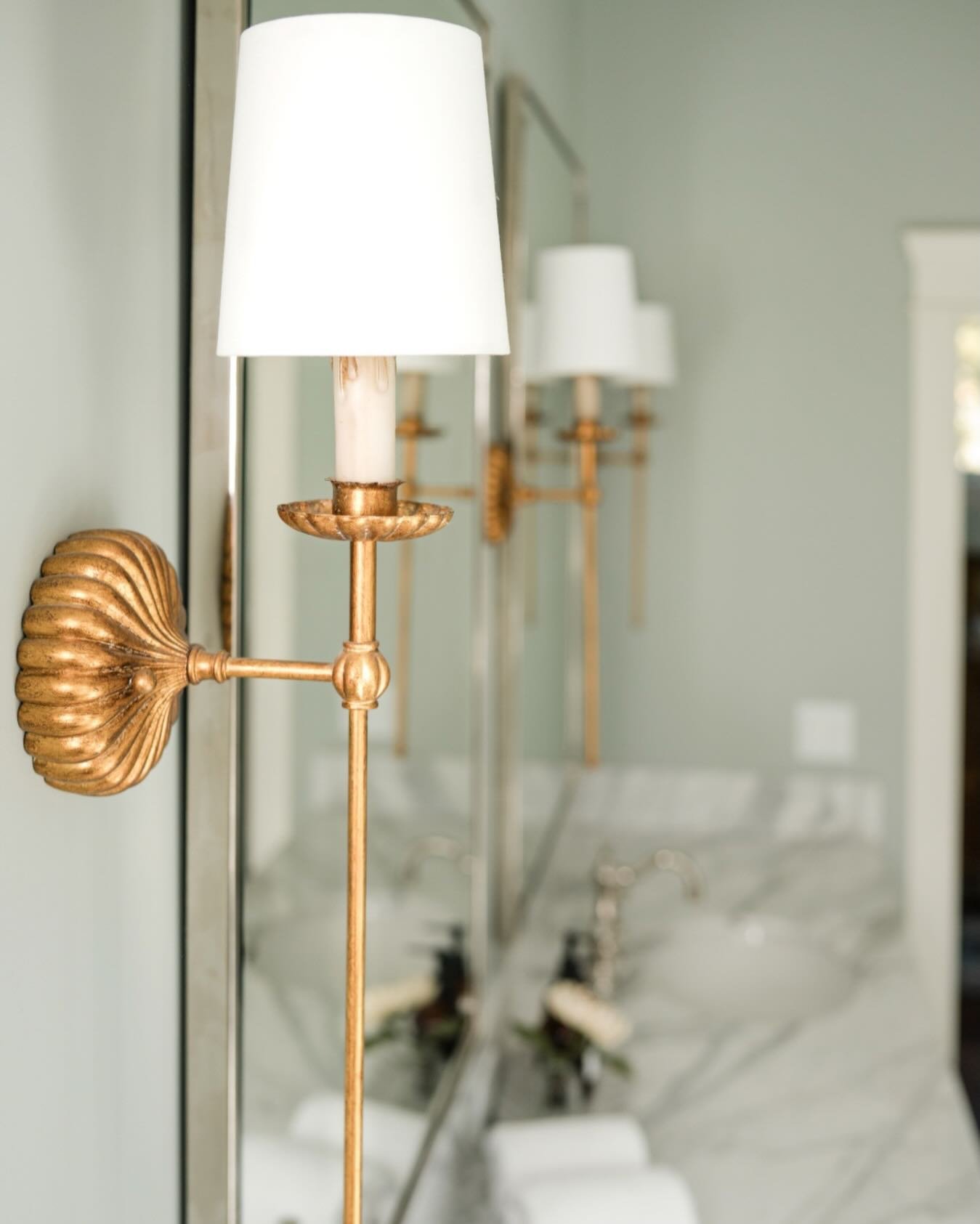 Lighting is the jewelry of a room. This sculptural sconce adds just enough glow to elevate the everyday.

Ready to elevate your home? Let us create something beautiful - visit our link in bio

Interior Design @thirteenoak 

#thirteenoak 

#norcalinte