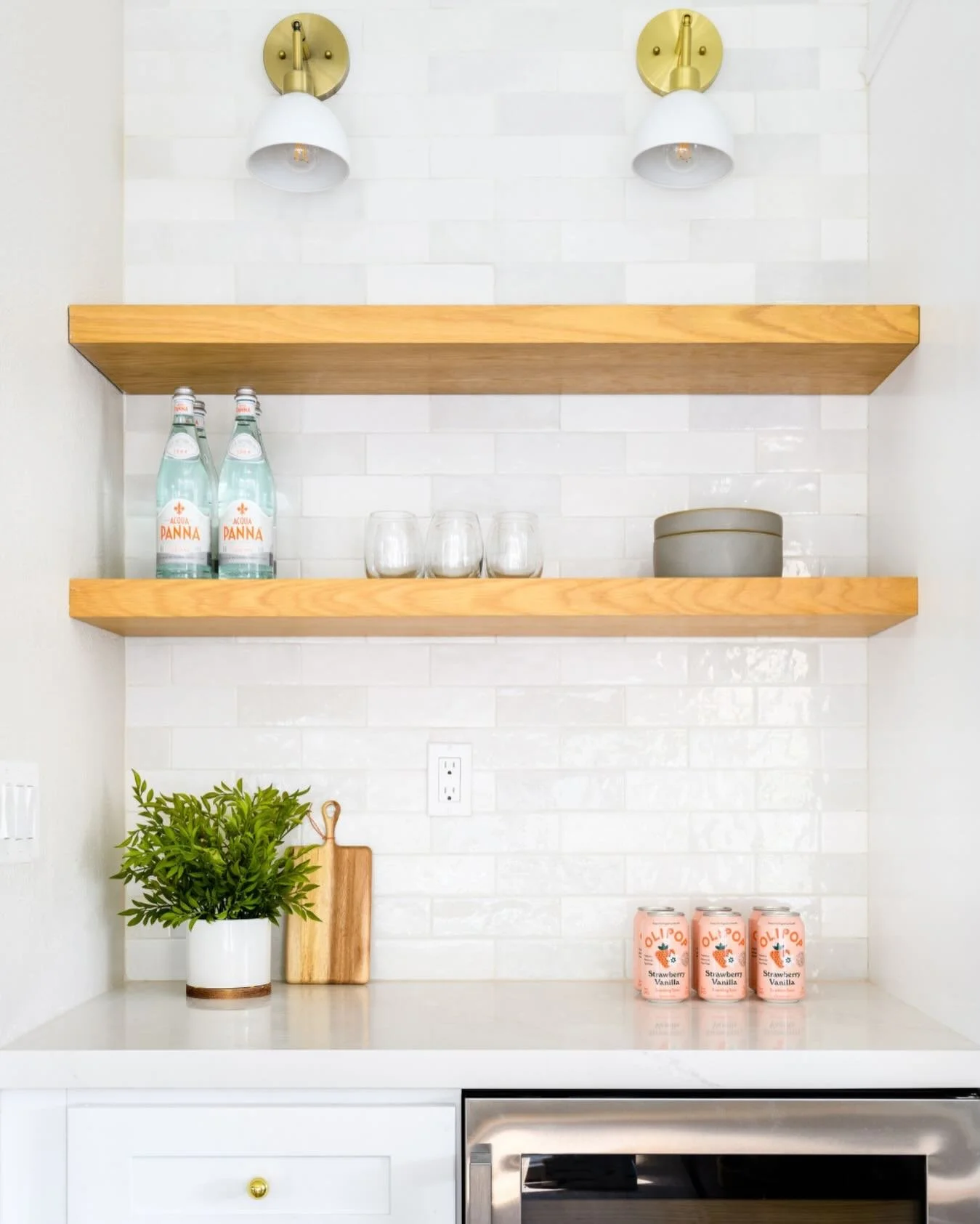 Wrapping up our first full week since holiday break &amp; a bar photo seemed fitting&hellip;.🫠

All kidding aside, we hope your coffee &amp; your evening cocktail(s) are strong! 

Interior Design @thirteenoak 

#thirteenoak

#wetbar #coffeebar #host