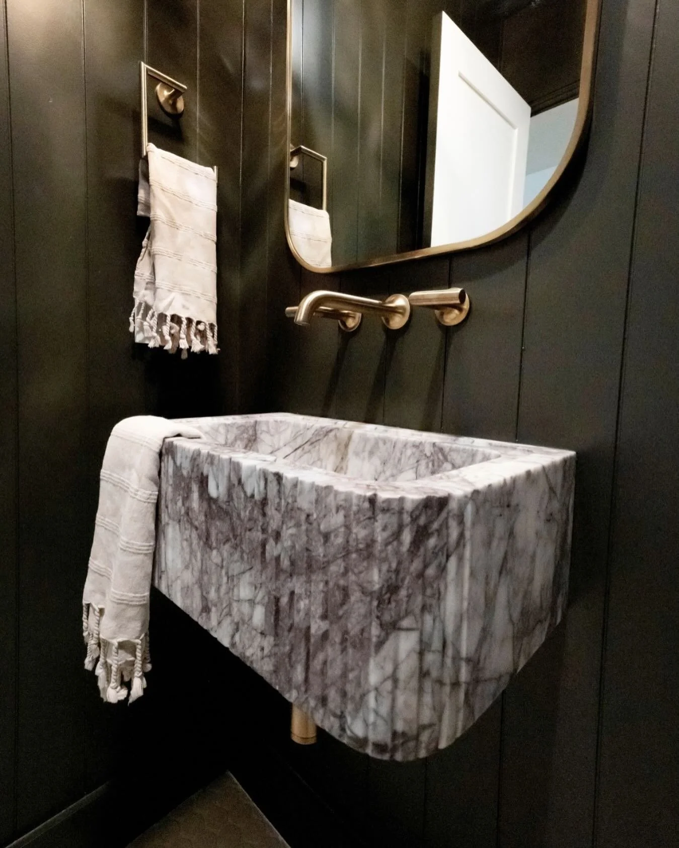 A little drama in the powder room, yes please! We&rsquo;re all about a space that feels like a secret. 

Interior Design @thirteenoak 

#thirteenoak 

#moodybathroom #darkhues #lafayetteca #norcalinteriordesign