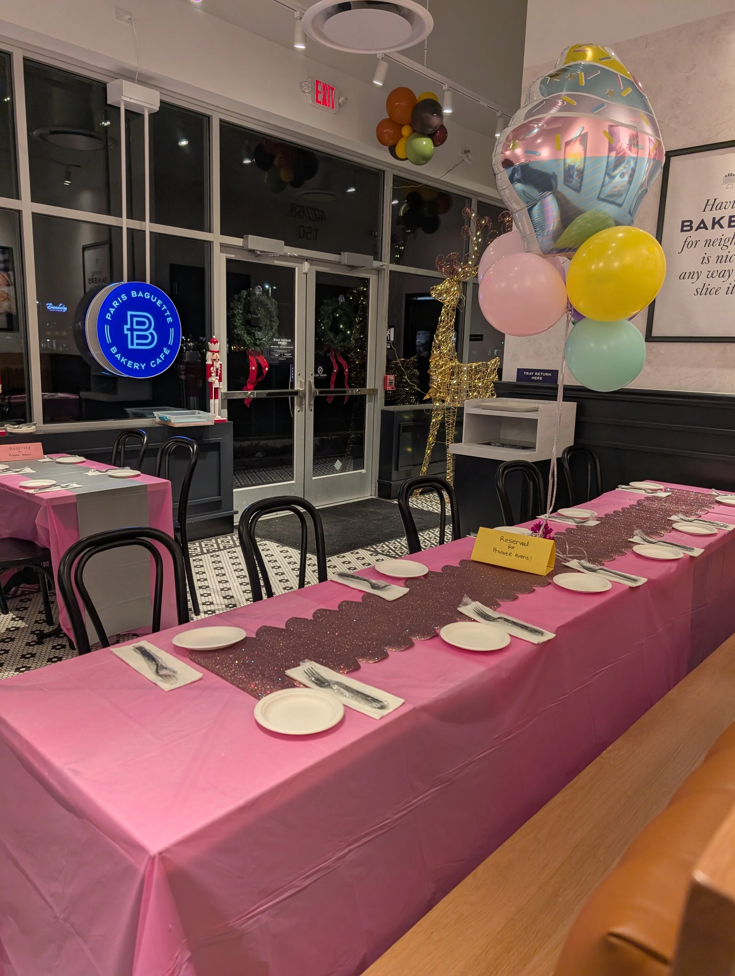 Table with balloon centerpiece