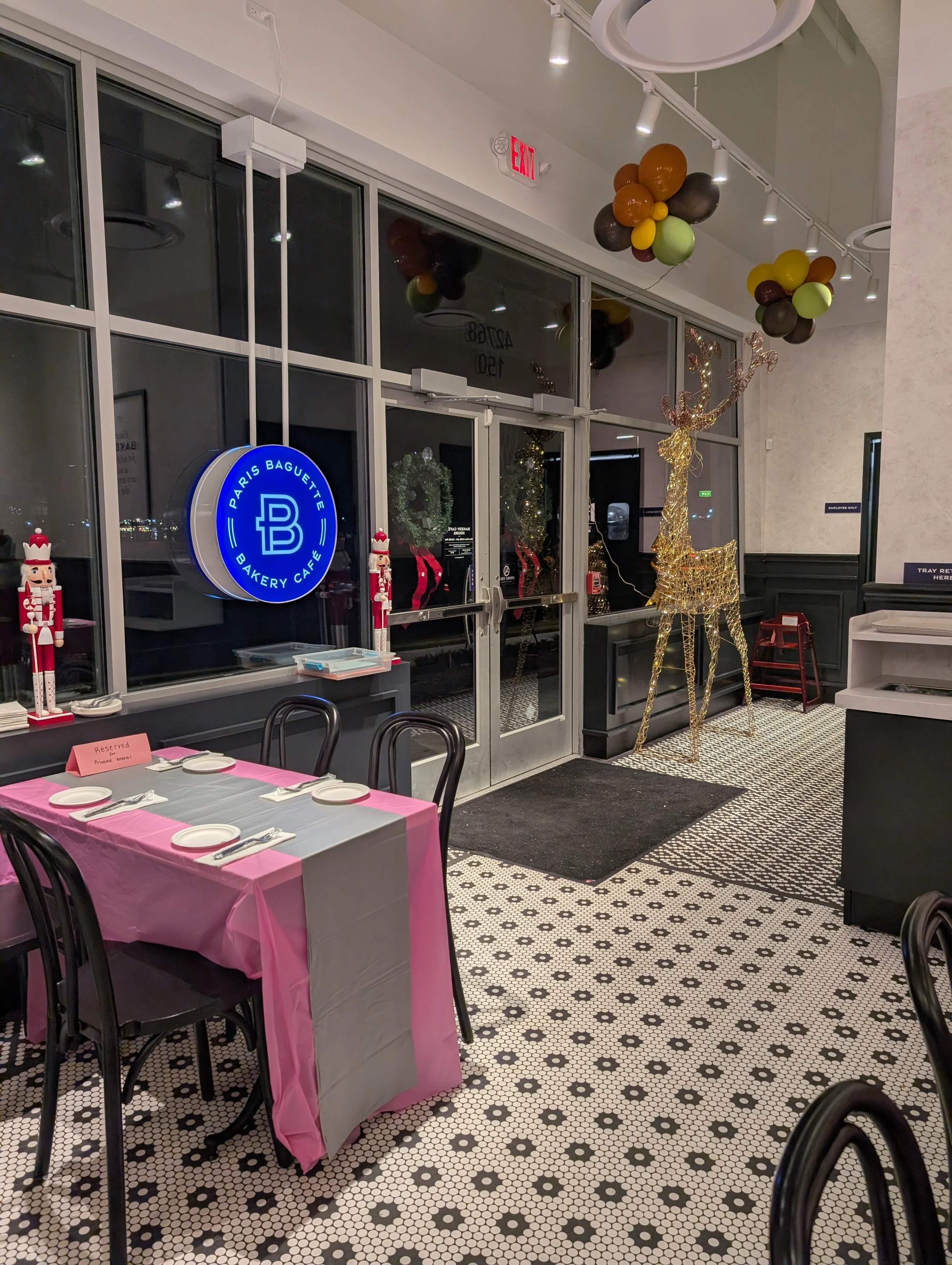 Paris Baguette holiday decor