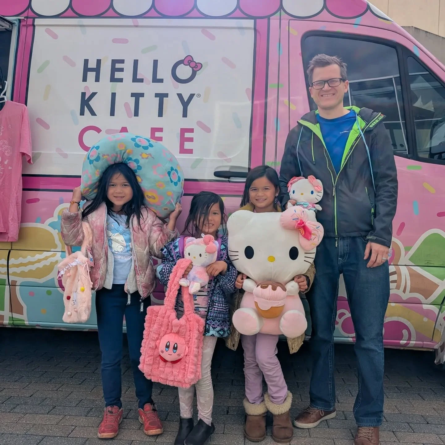 Happy Hello Kitty Cafe Truck Day! Our family checked out @hellokittycafetruck @twelveoaksmall in Novi this morning 😊 Sanrio fans: Come by Klawsome afterwards! 😻