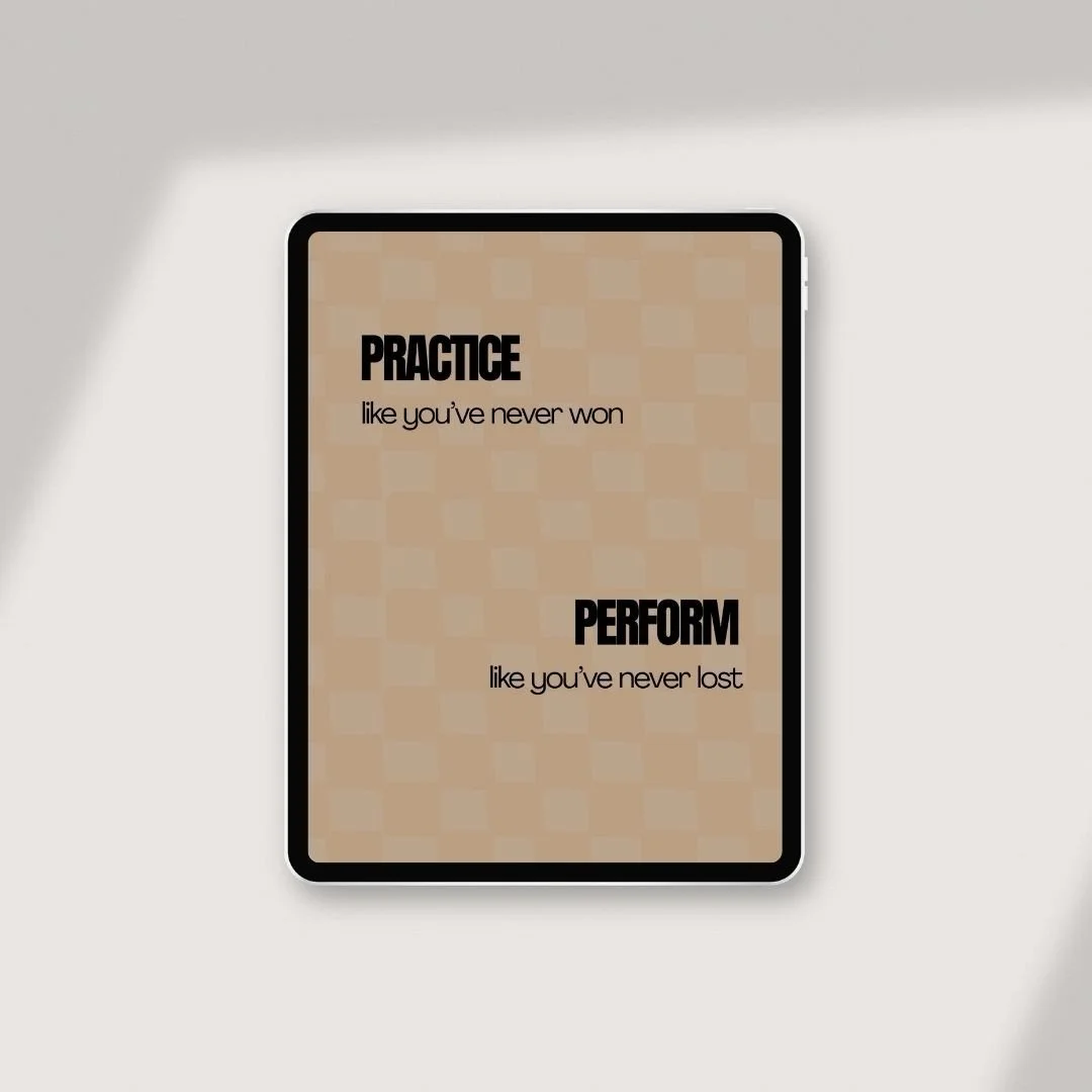 We houden van ons werk en de hele trouwwereld.
Maar we zijn er ook nuchter in.
Een bruiloft is emotie, oh ja zeker. Tegelijkertijd het vraagt ook overzicht, voorbereiding en keuzes maken.