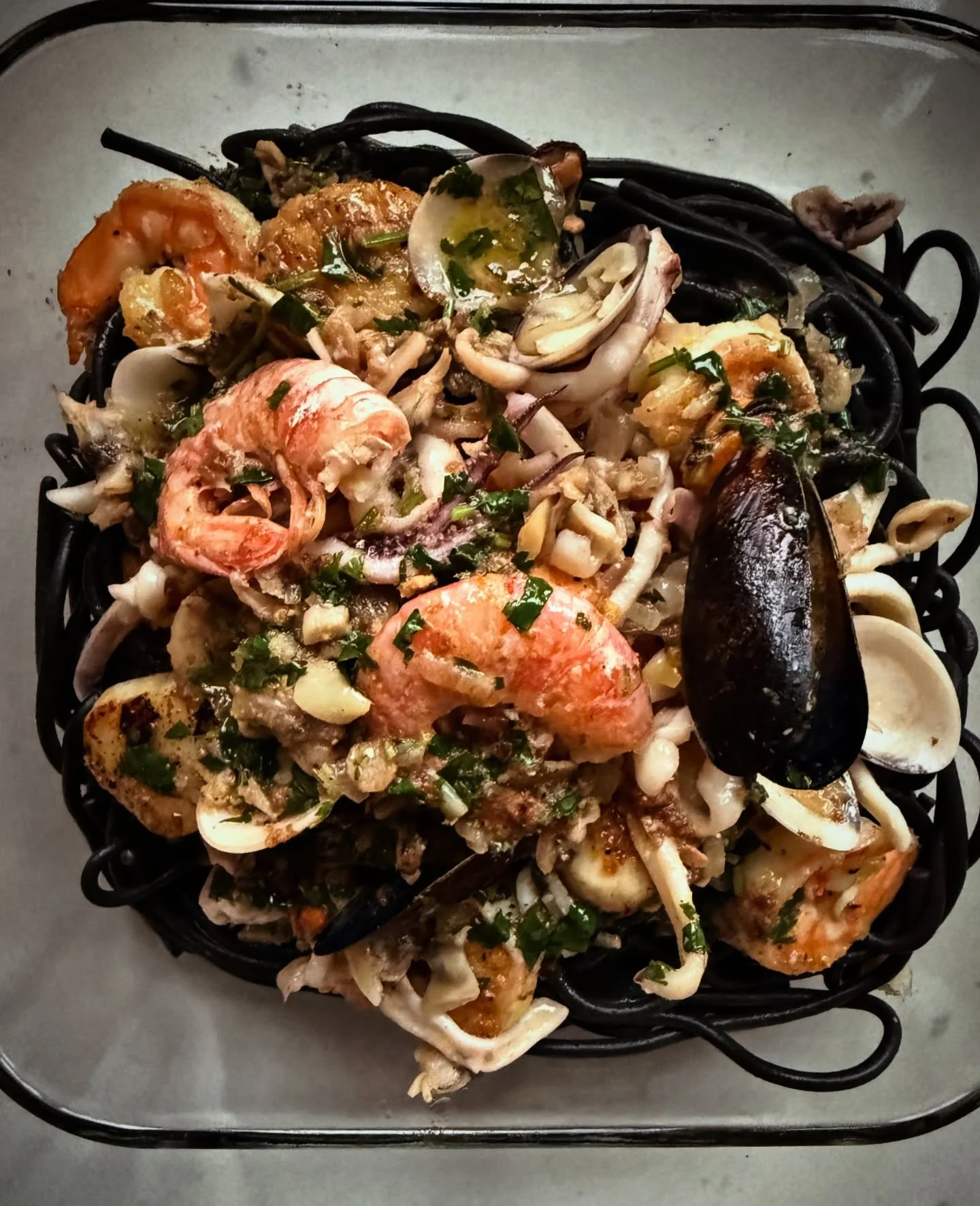 If only your screens were scratch + taste. 👅 
.
Frutti di Mare Squid Ink Pasta W/ White Wine Lemon Butter Sauce and Parmesan Panko topping (on side not pictured) to start my client&rsquo;s week. 
.
2026 is looking and tasting quite delicious if I&rs
