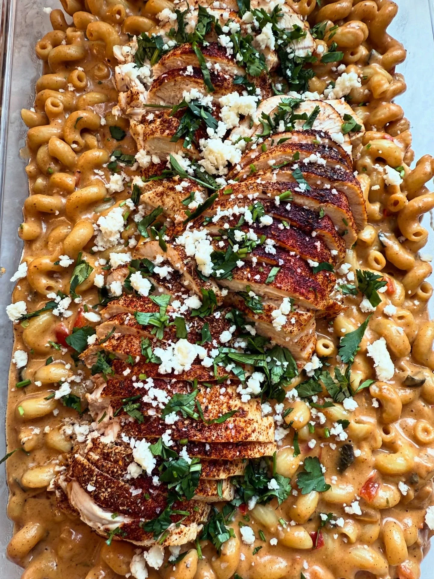 Chipotle Protein Mac + Cheese w/ Chili Lime Chicken? Say Less. Eat More. 💛💪🏼🧀🌶️
.
.
🍋𝒮𝓆𝓊ℯℯ𝓏ℯ 𝓉𝒽ℯ 𝒟𝒶𝓎!🍋
.
.
#LeadTheYay #Lemonyay #PersonalChef #SqueezeTheDay #EatingGoodInTheNeighborhood