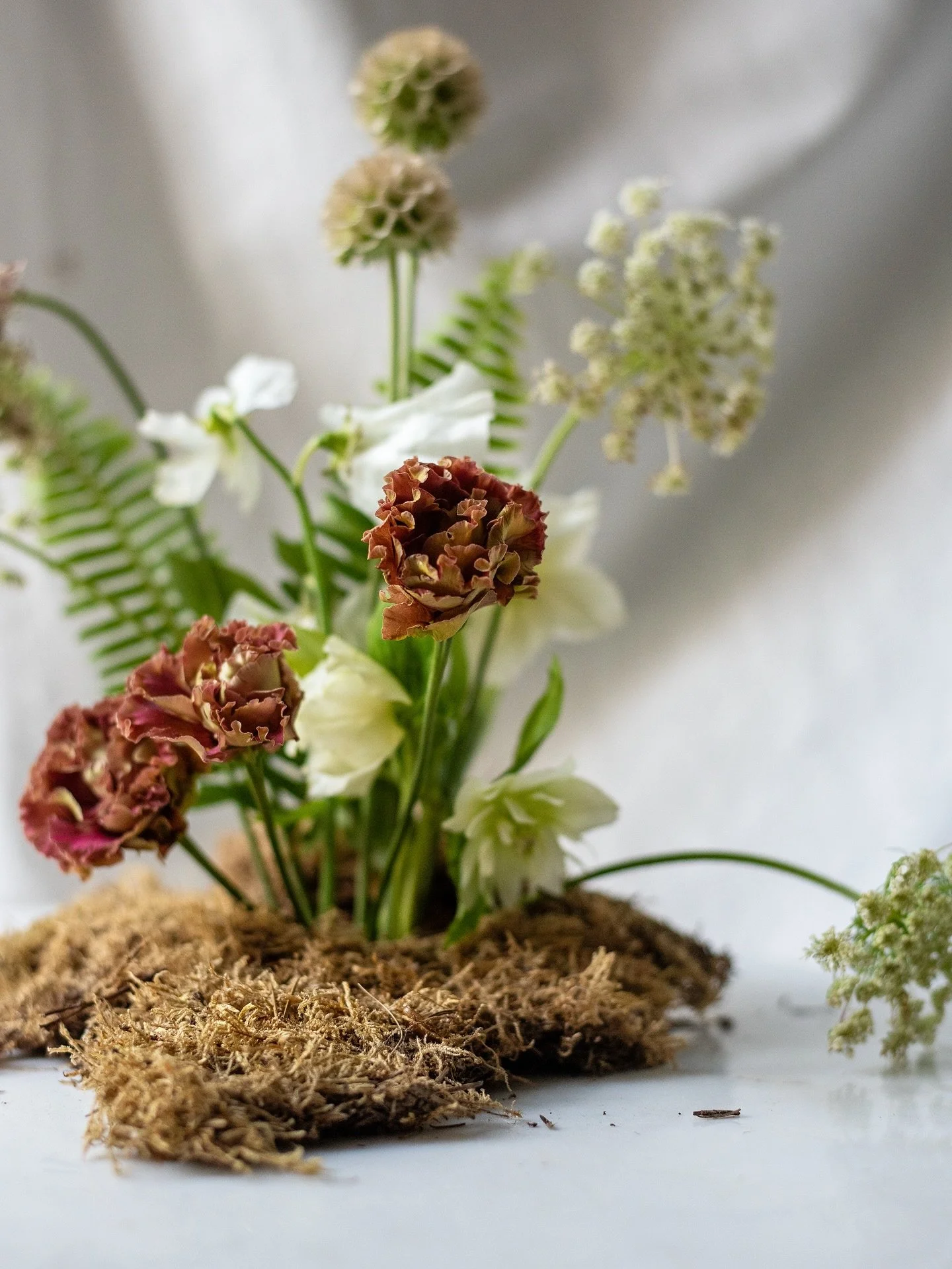 a tablescape straight out of a woodland dream 🌿