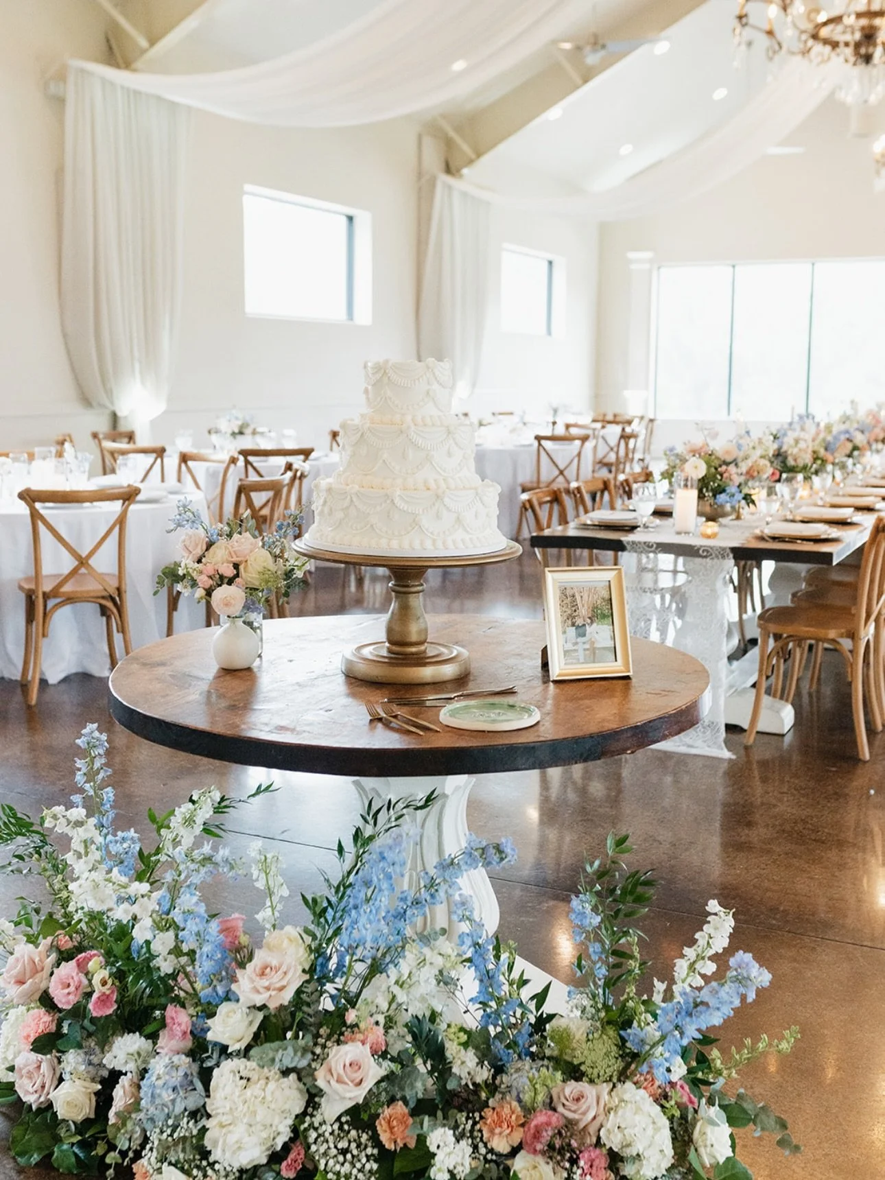 dreamy reception details! ✨

Venue | @thegreystoneestate 
Photography | @sarah.lessley