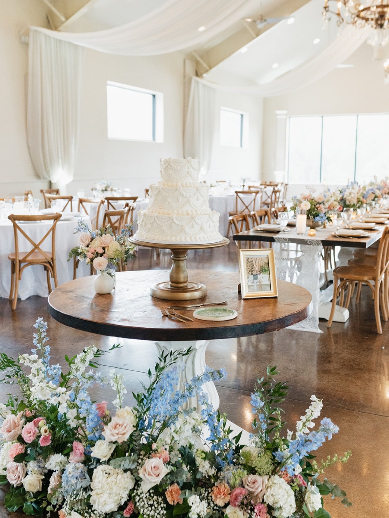 dreamy reception details! ✨

Venue | @thegreystoneestate 
Photography | @sarah.lessley