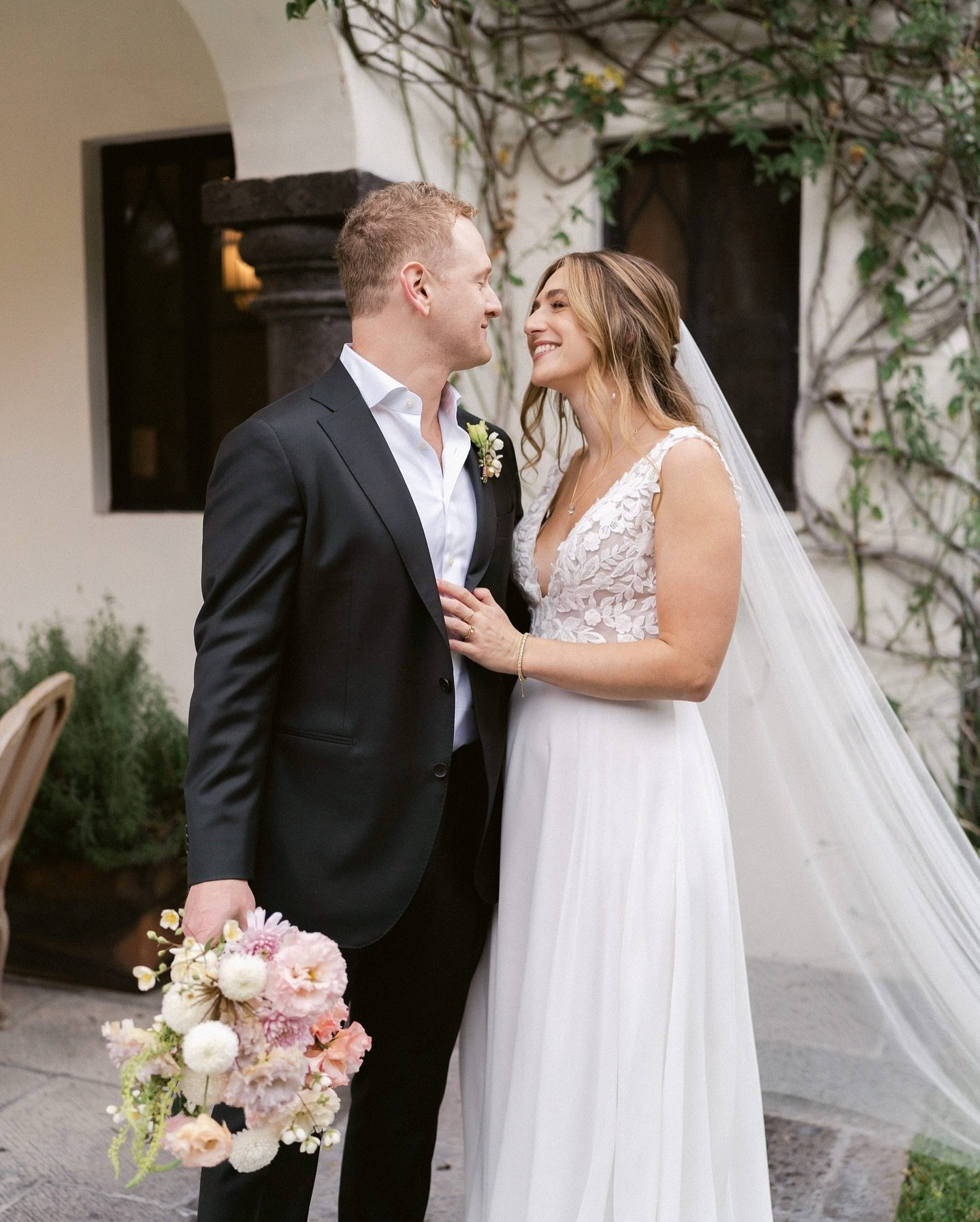 I see your face and I know I&rsquo;m alive 🎶 ✨

#SanMiguelDeAllende #DestinationWedding #WeddingPhotography #CasateEnSanMiguel #Wedding #WeddingPhotos #Boda #FotosDeBoda #WeddingPhotographer #BeautifulWedding #WeddingDay #Wedding #Bride #Groom #Brid