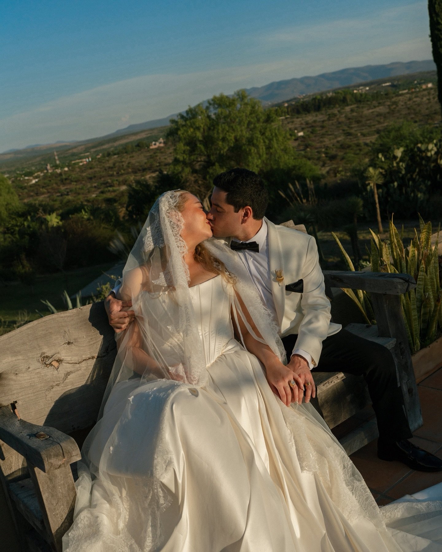 A warm afternoon in San Miguel de Allende, where everything felt effortless.

At Casa Adela, the sunset stretched gently across the evening, with subtle reds and soft gold accents adding a quiet sense of depth and elegance.

More than anything, it wa
